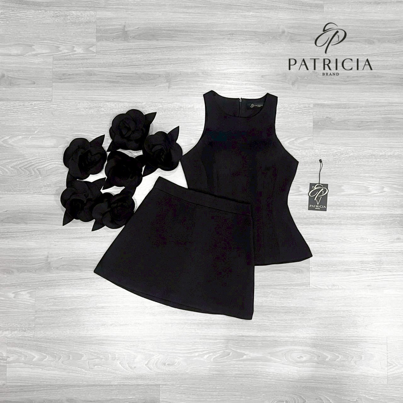 Set 2 ชิ้น เสื้อ+กระโปรง เซ็ทนี้ตะโกนเลยว่า ผ้าดีมากกก!!! ตัวเสื้อเป็นทรงเเขนกุด เป็นงานซิปหลัง ด้านในมีฟองน้ำอย่างดี เเละมีดอกไม้ใหญ่ๆ