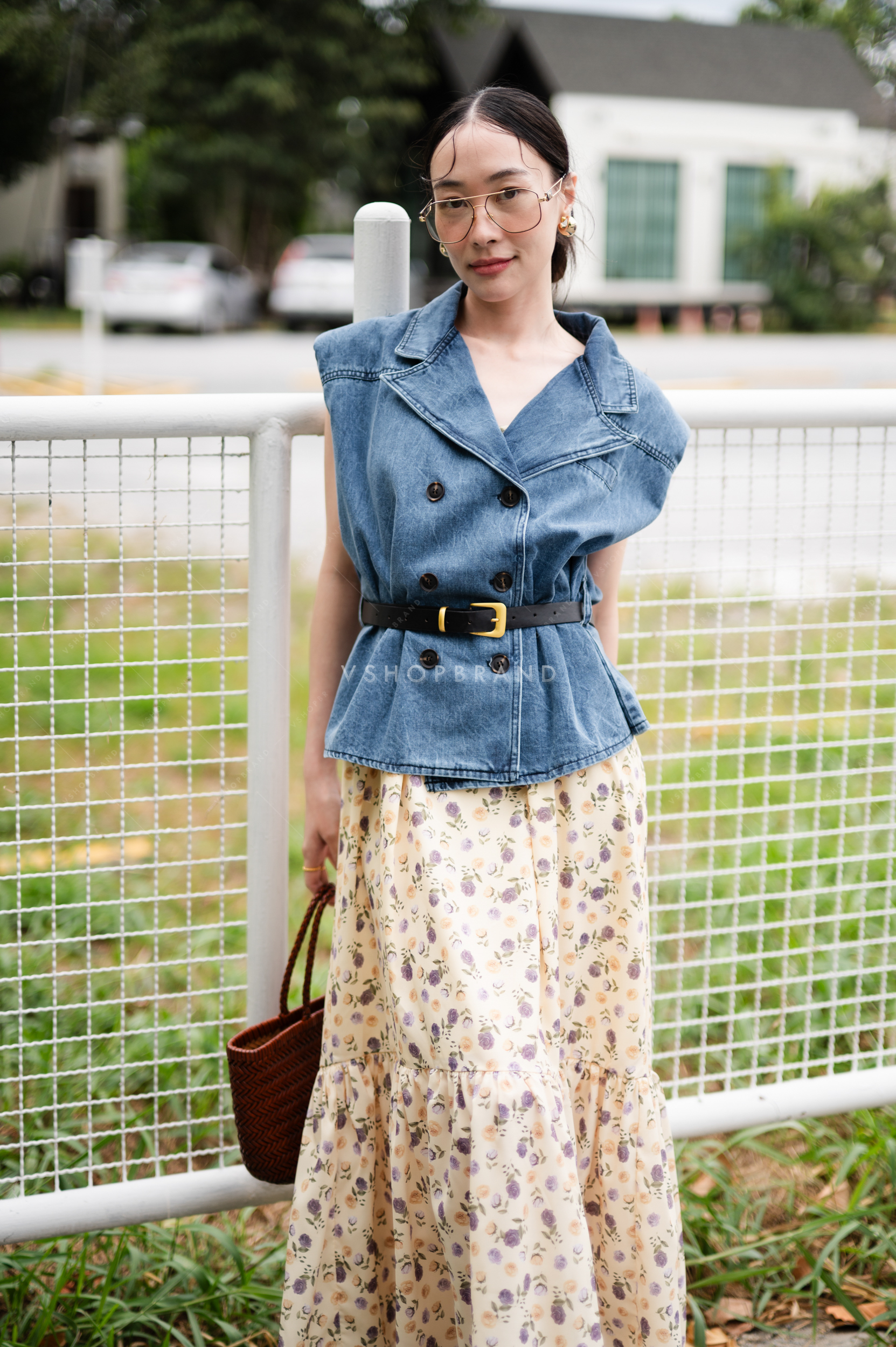 Set เสื้อกั๊กยีนส์+เดรสสายเดี่ยวลายดอกมินิชายระบาย+เข็มขัด #vshopbrand #vshop #ชุดเซต #เซตกระโปรง #ชุดออกงาน #ชุดทำงาน #เซต #skirt #fashion #outfitoftheday #outfit #set #fashioninspo #minimal #summer #skirt #เซทยีนส์ #กระโปรงยีนส์