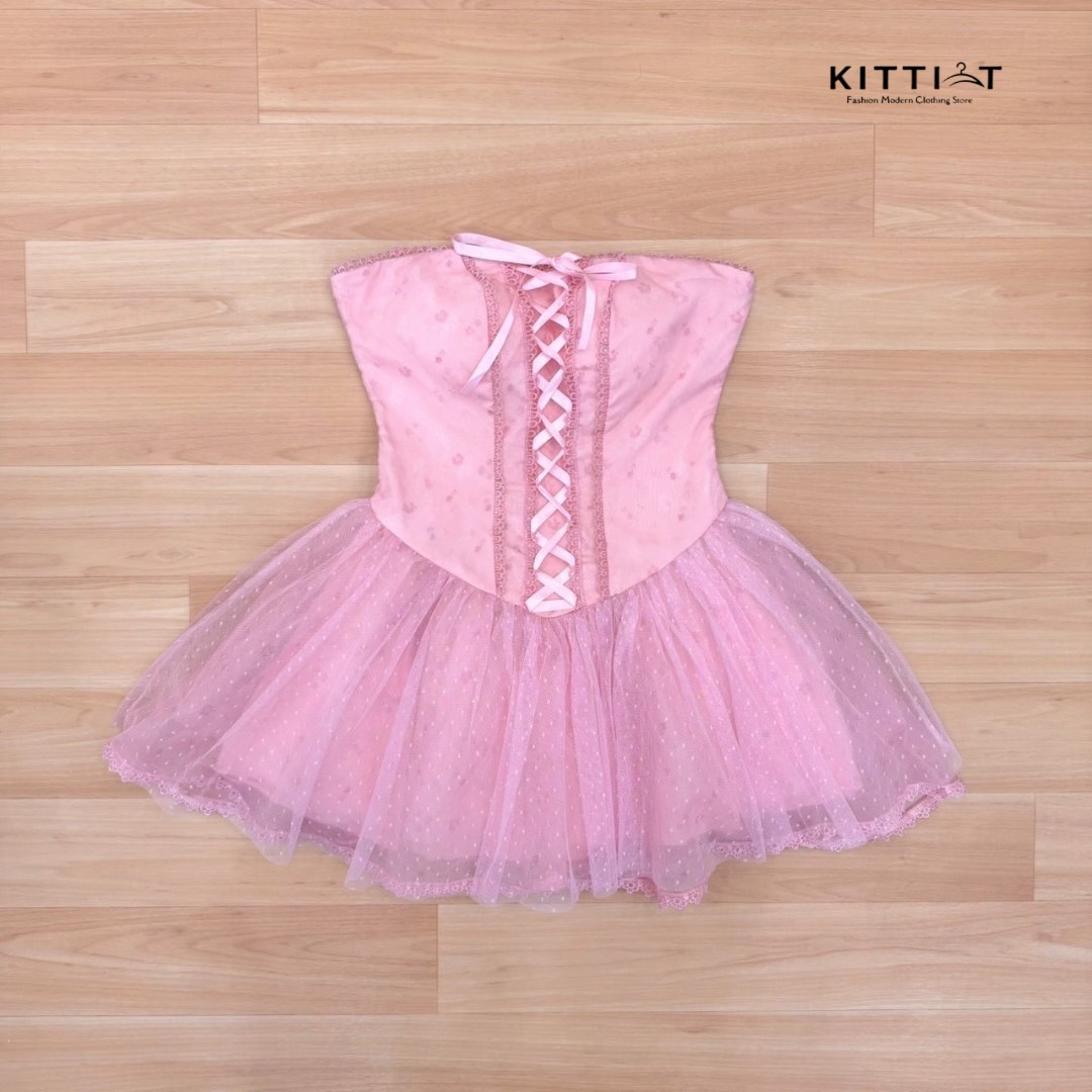 Dress เกาะอก สีสันสดใส โลกกลายเป็นสีชมพูมาก สำหรับชุดนี้ด้วยผ้าชีฟองบางเบา เนื้อดี มีซับทั้งตัว ช่วงบนตกแต่งด้วยสายริบบิ้น มีฟองน้ำเสริมหน้าอก ช่วงล่างกระโปรงพอง ด้วย ผ้ามุ้งด้านใน มีซับกระโปรง ชุดนี้งานสวย ใส่ออกมาน่ารักมาก💯