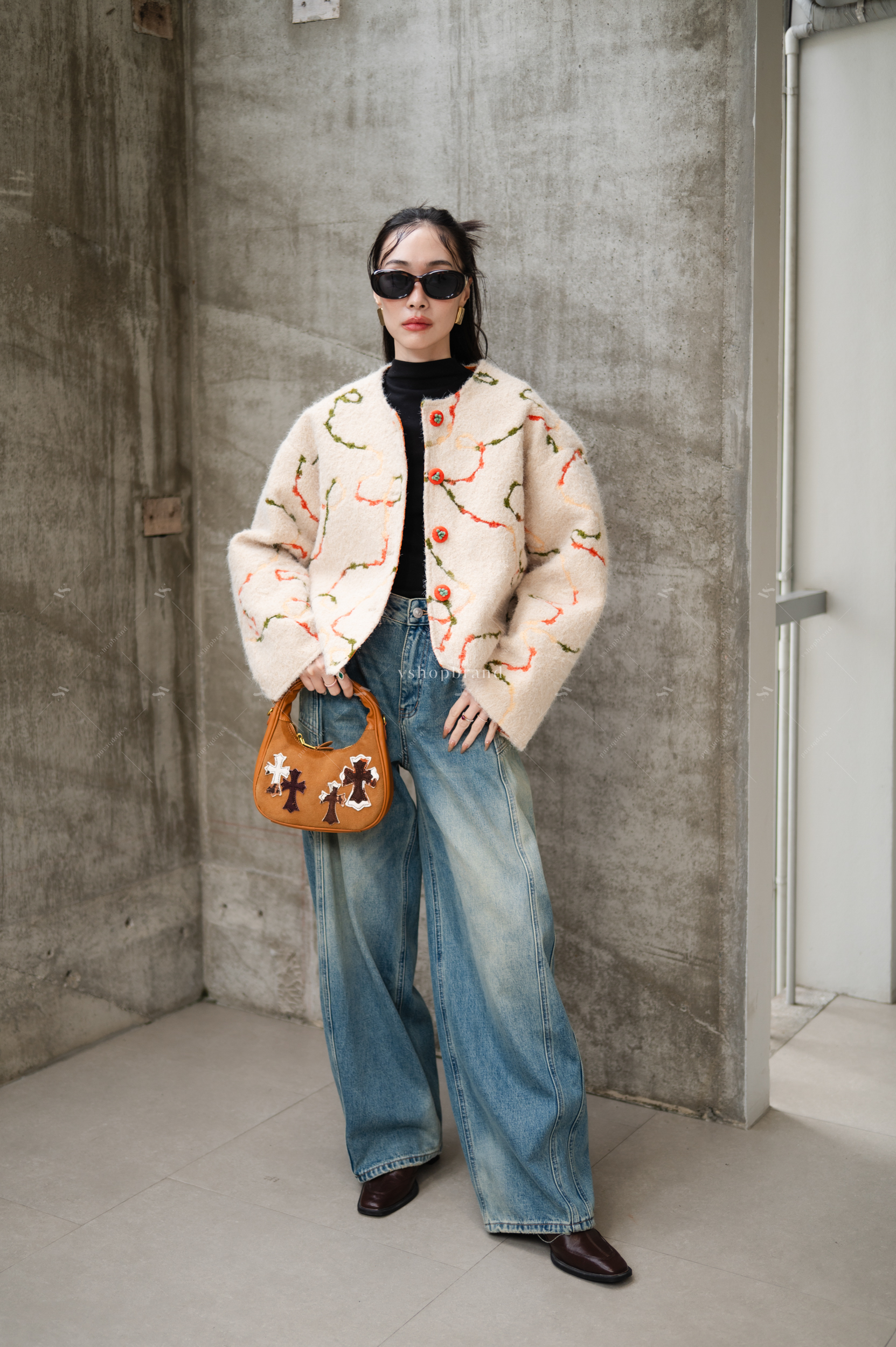 เสื้อคลุมผ้าวูปักลายเส้นกระดุมลูกพลับ