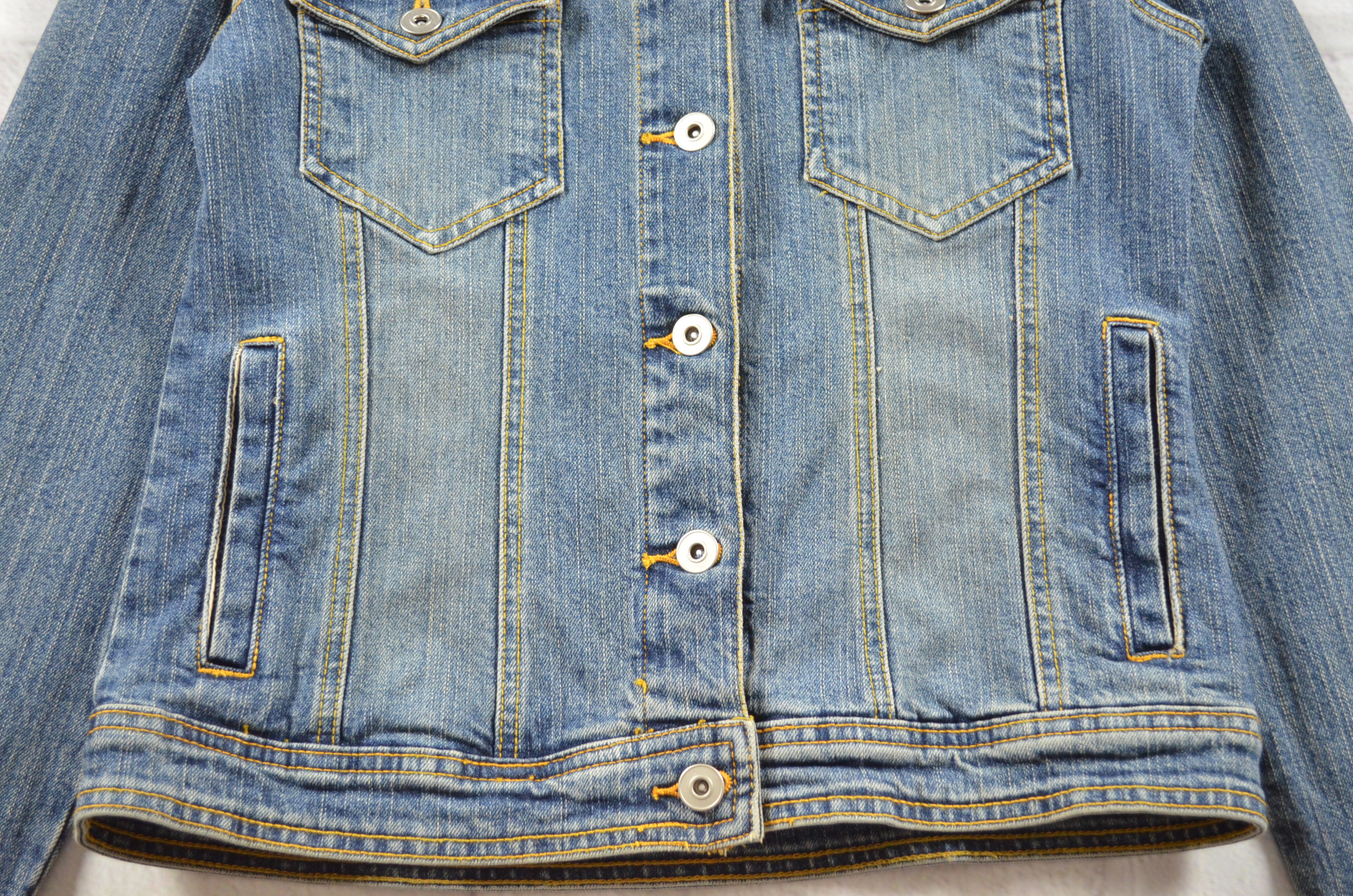 AFT Jeans อกจริง33' (XS) เสื้อแจ็คเก็ตยีนส์ เสื้อยีนส์แขนยาวหญิงชาย เนื้อผ้านุ่มทรงน่ารัก มีเป๋าข้างเป๋าในสวยมาก