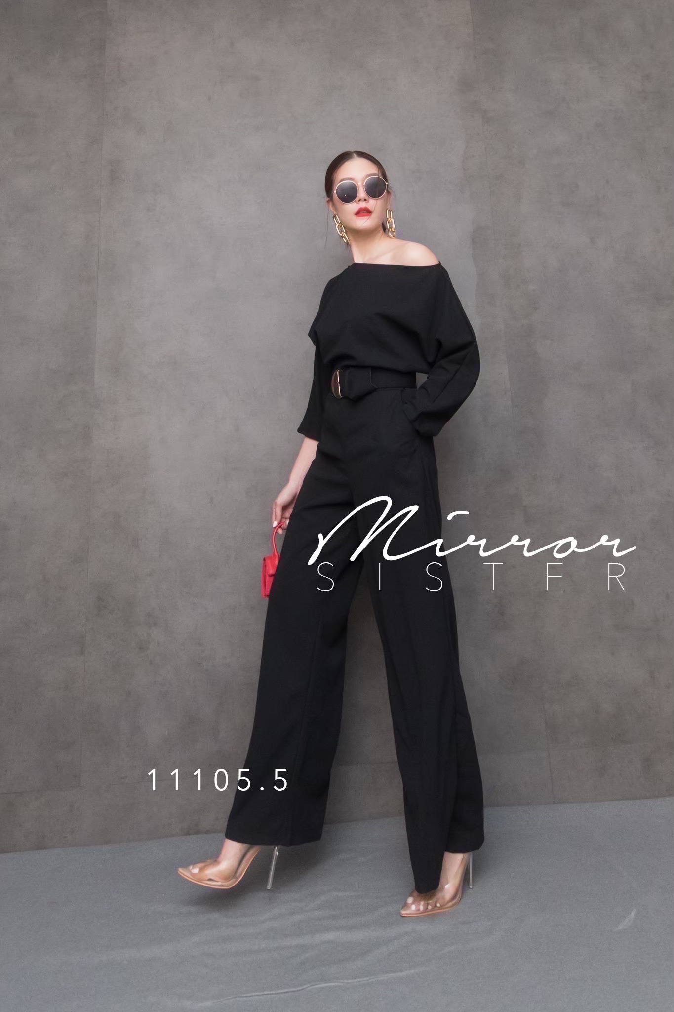 •Mirrorsister’s BiRKiN BeLT & PlaySuiT•• ชุดกางเกงทรงสวยมากกก แพทเทรินเป๊ะปังดีงามทั้งตัว ช่วงบนเป็นเสื้อไหล่ตกหรือปาดไหล่ ช่วงกางเกงทรงกระบอกใหญ่สวยมาก มาพร้อมเข็มขัดเส้นใหญ่สีเดียวกันกับชุดหัวมนๆอะไหล่ทอง เข้ากันเพอร์เฟคที่สุด สวยเรียบหรู เนื้อผ้าPREMIU