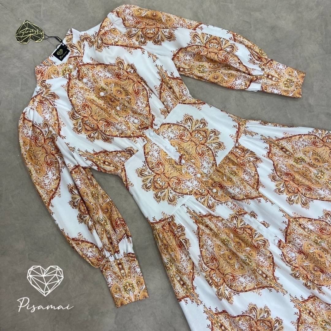 เดรสคอเต่าตัวยาวมาในลายกราฟฟิกสีเหลืองพื้นขาว คือปังมากค่า ใช้ผ้าเยอะมากกกกกๆค่ารุ่นนี้ ใส่เก็บทรงสวยมากค่า รุ่นนี้ ใส่vacayถ่ายรูปกับแก๊งค์เพื่อนๆไม่มีผิดหวังเลยค่า