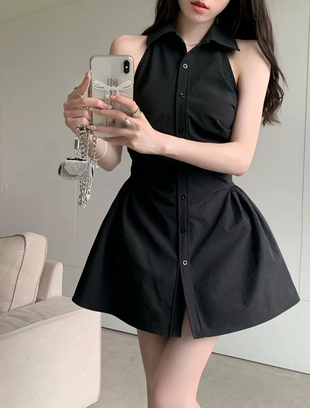 Label :: RAMI-PAPHA(รมิปภา) White Gold Set. เซต3ชิ้น.. สีขาวแบบฉบับผู้ดี เสื้อคอปกกระดุมหน้า ดีเทลเก๋ทั้งตัว ดีเทลเสื้อหน้าสั้น ด้านหลังยาว เนื้อผ้านิ่มรีดง่าย สวมใส่สบาย ++กางเกงขาสั้นเนื้อผ้าและสีเดียวกัน ซับในอย่างดีทั้งตัว มีกระเป๋าใช้งานได้จริง ซิปหล