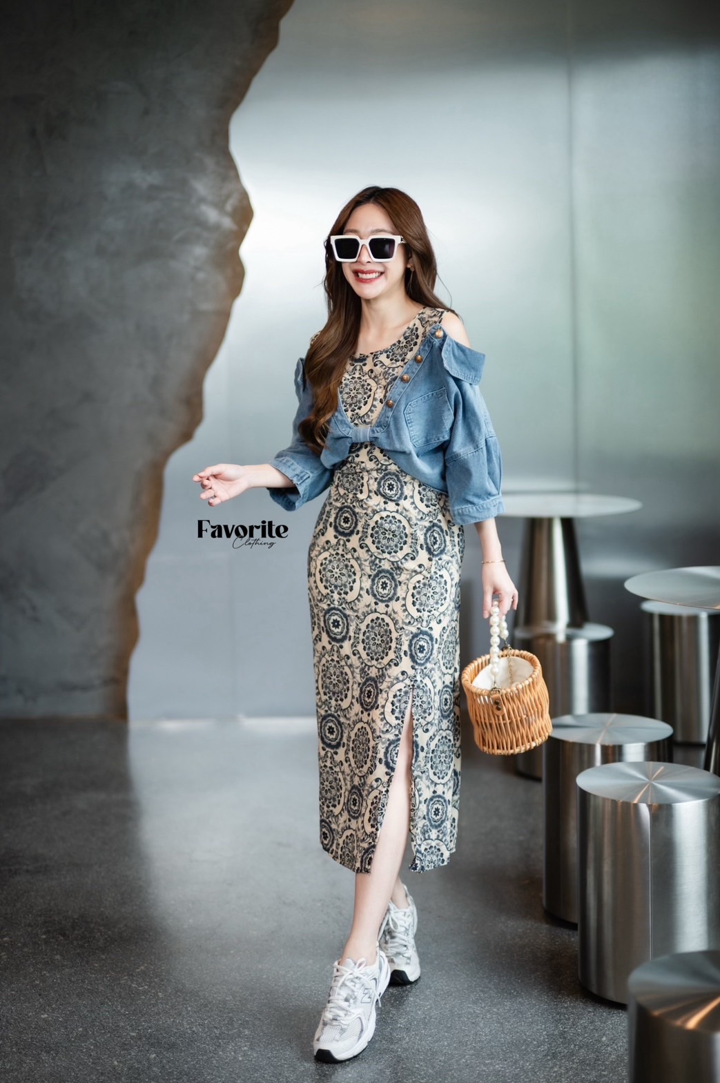 เดรสพิมพ์ลายแต่งยีนส์❣️ เดรสผ้าพิมพ์ลายกราฟฟิค ดีเทลเย็บตัดแต่งผ้ายีนส์ เย็บแต่งกระดุมทอง เว้าไหล่ แต่งผ่าหน้าขา สวยหวานลุคลูกคุณฯ งานผ้าเนื้อดี ใส่สบายทิ้งตัวสวย