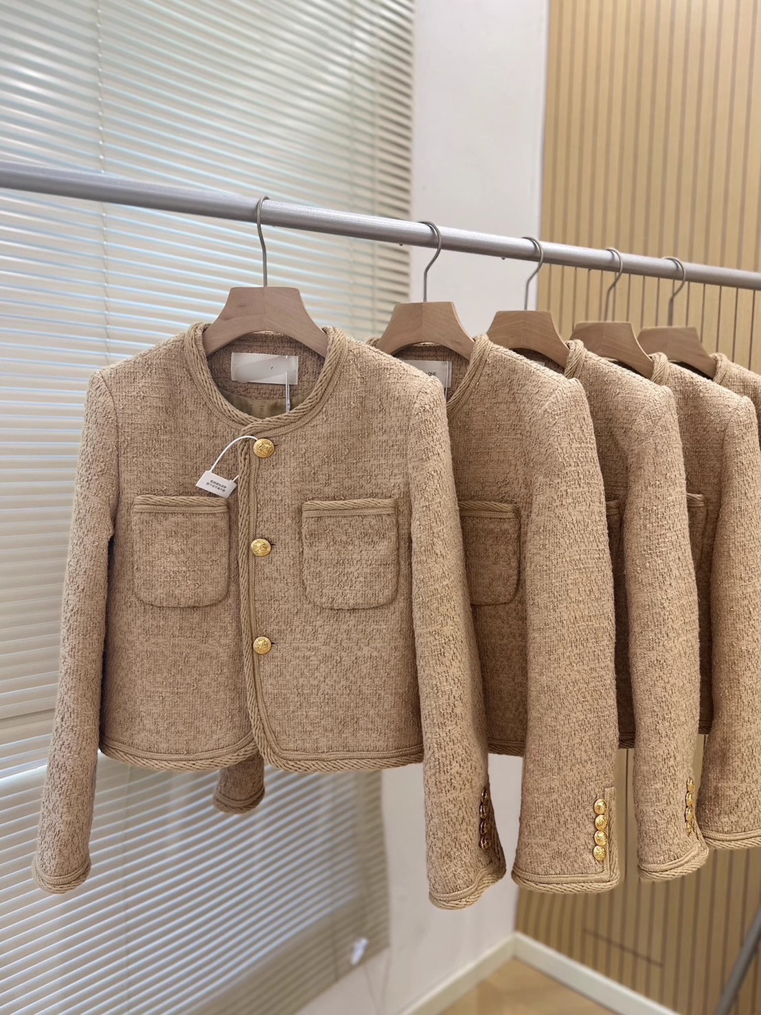 ||| GB SHOP ||| Blazer ผ้าทวิต แต่งกระดุมทอง เนื้อผ้าดี งานมีซับในสวย TAG : SUO NI SHA 🇰🇷