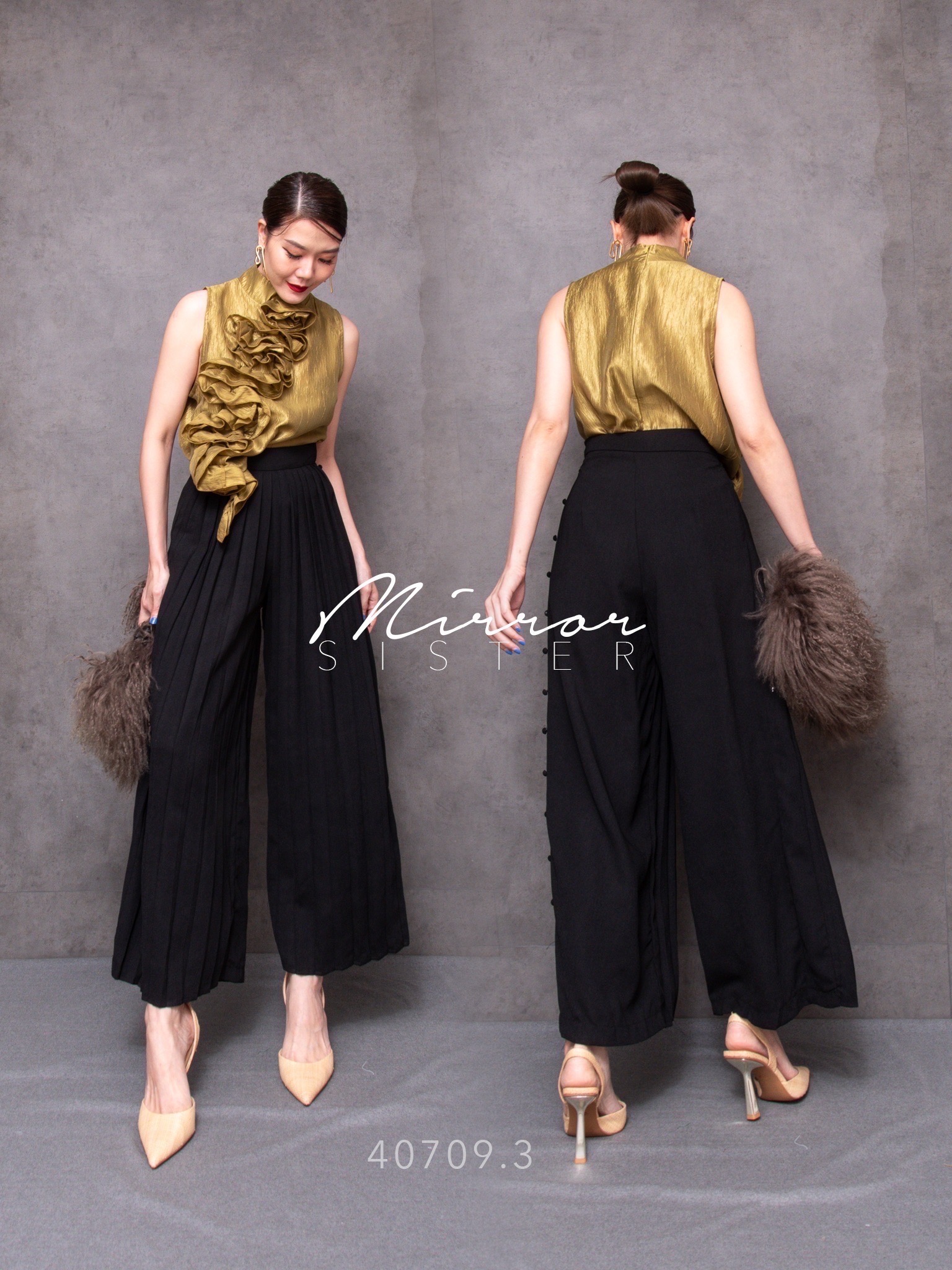 สินค้าขายดี❤️ ••MiRRoRSiSTER's PaRo PLeATED PANTs•• กางเกงทรงสวยเก๋ ดีเทลอัดพลีทด้านหน้า แต่งกระดุมเรียงข้างซ้าย ช่วงเอวแต่งขอบ เนื้อผ้าดีใส่สบาย แมชกับอะไรก็เป๊ะปัง..!!