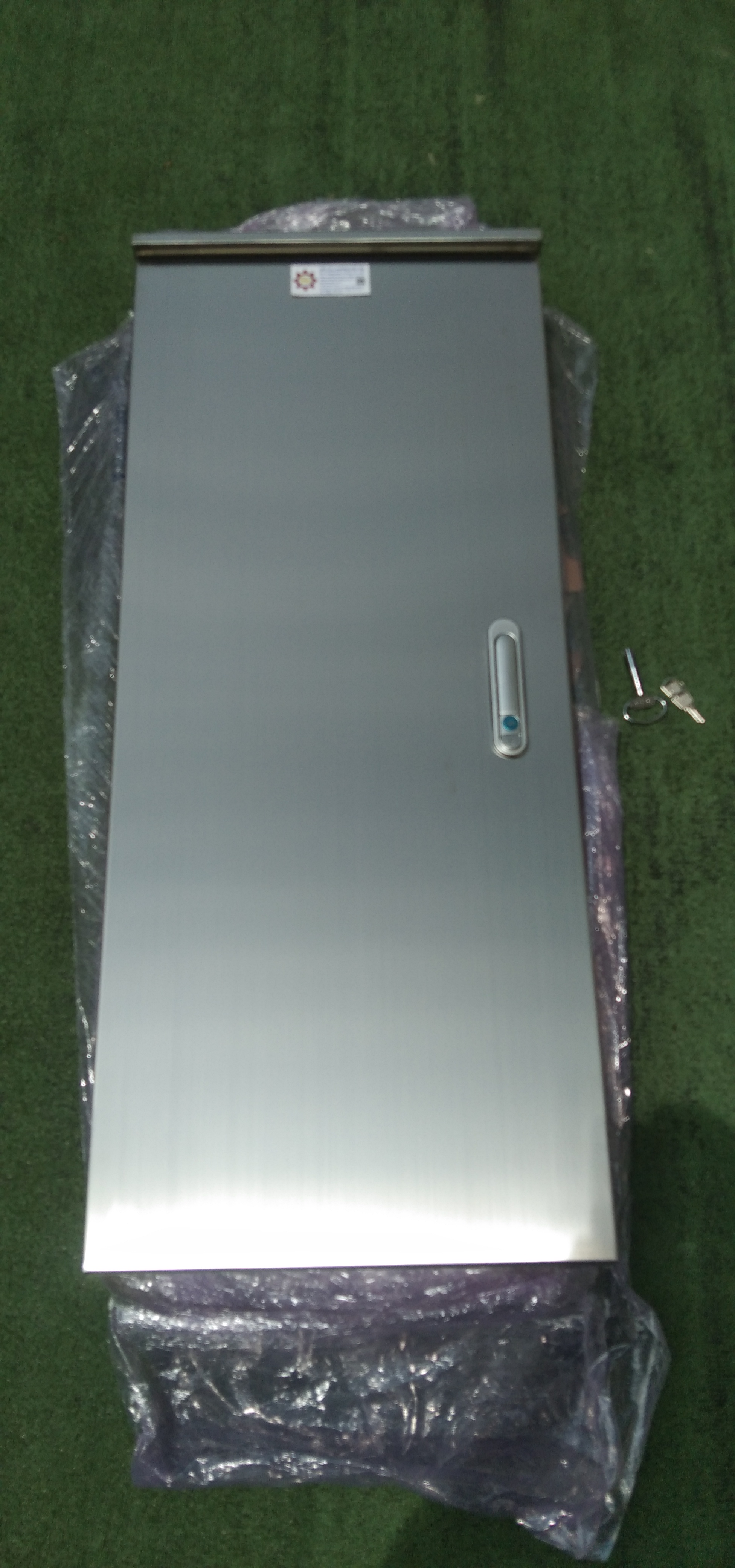 LOAD CENTER 250A ตู้สแตนเลส 304 มีหลังคาสโลป W450xH1050xD152mm. (42ช่อง)