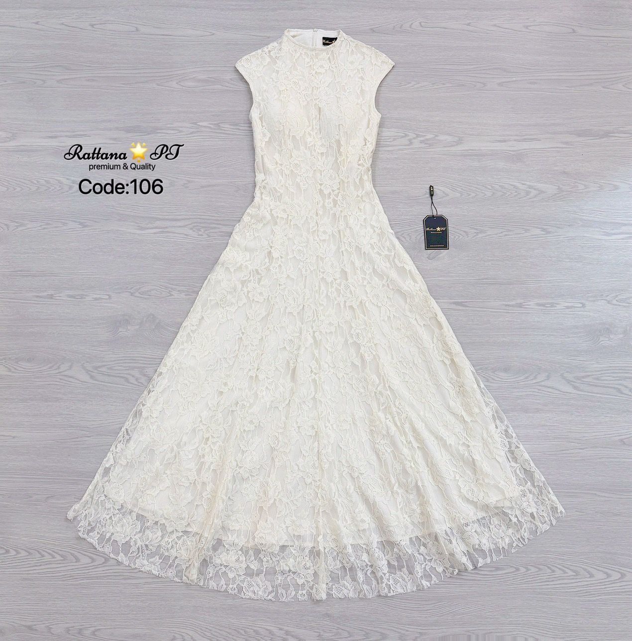 เดรสยาวลูกไม้ทั้งชุด ทรงสวยมาก ละมุนที่สุด เรียบหรูดูดี จะใส่ออกงาน งานบวช งานแต่ง ใส่แล้วดูงามสง่า เนื้อผ้าดีมากชุดมีซับใน หน้าอกมีฟองน้ำ มีซิบด้านหลัง ✨✨✨