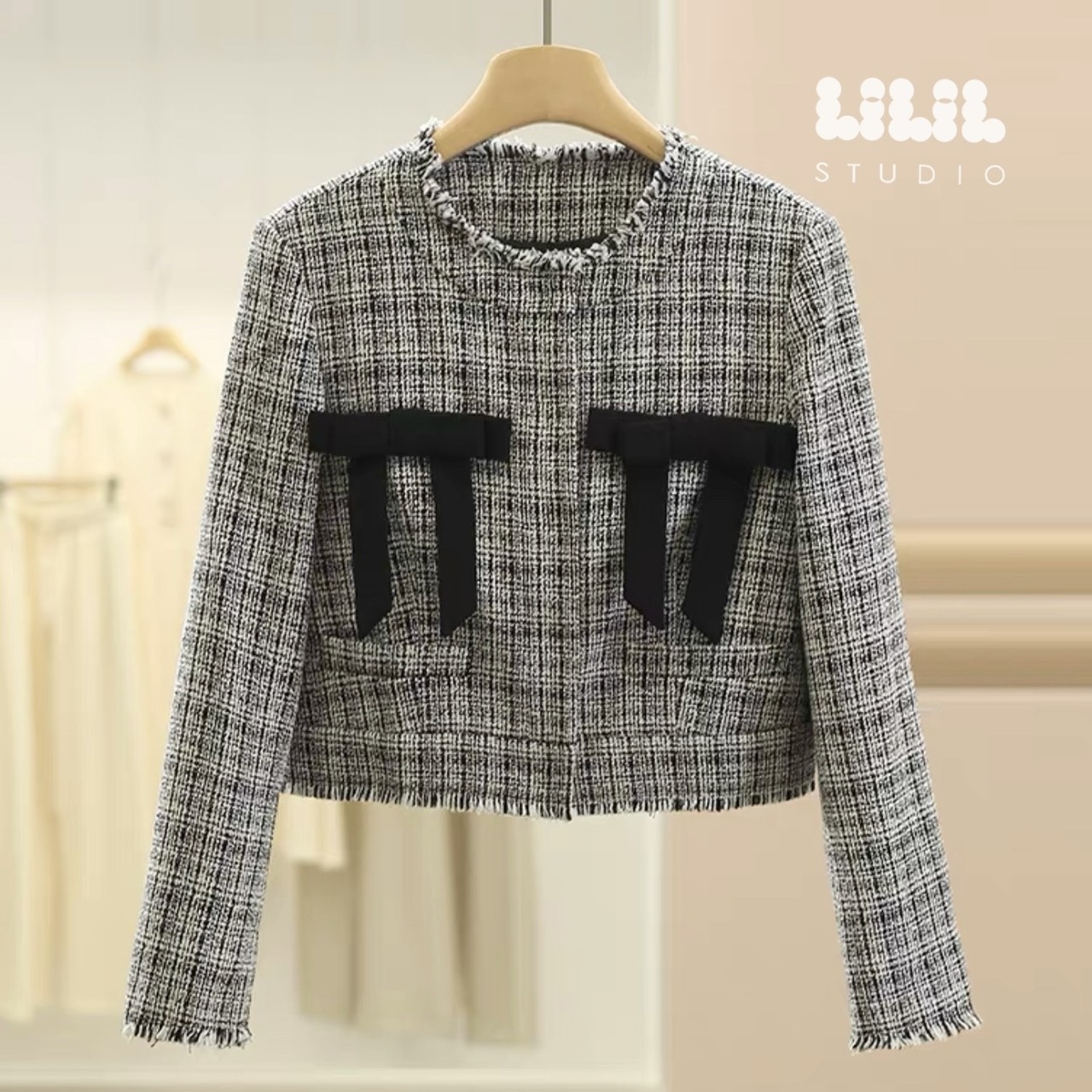 เสื้อคลุมทวีต ความยาวพอดีตัว มีซับใน กระดุมหน้า ใส่ดูดีมากค่ะ