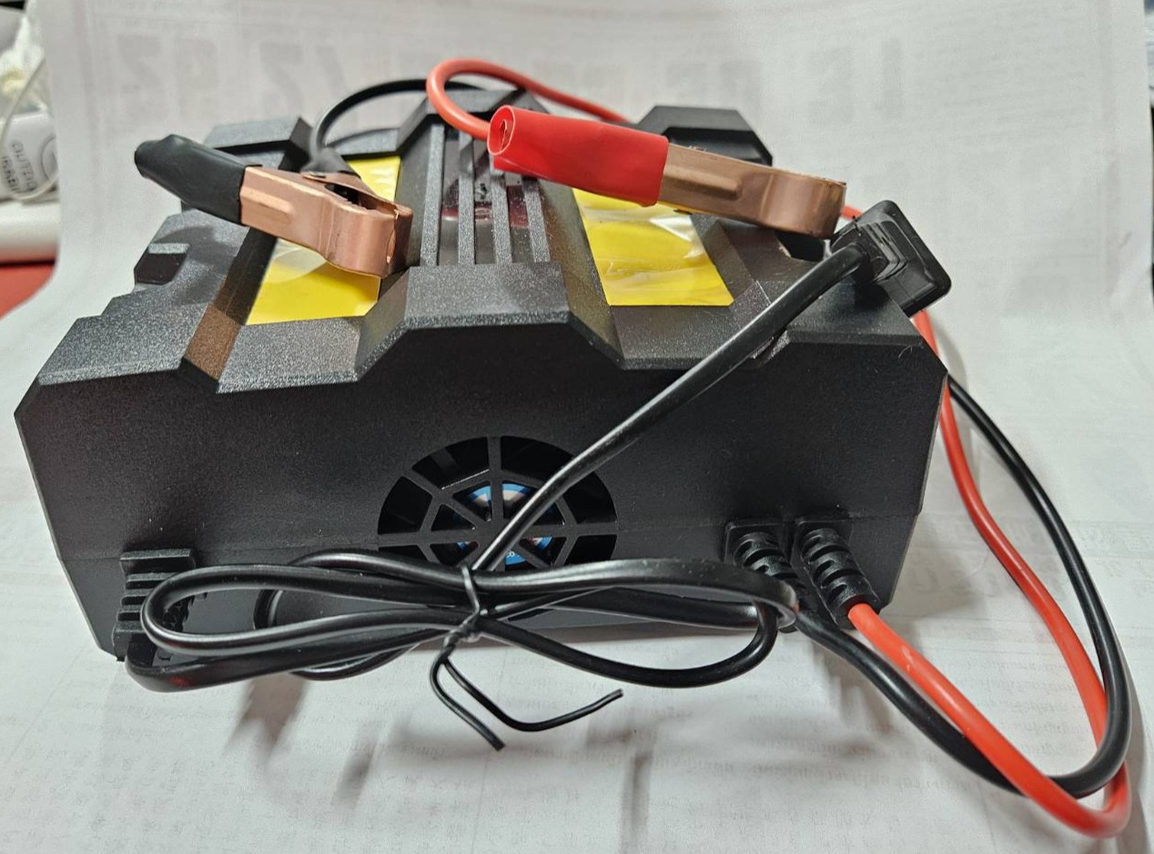 เครื่องชาร์จแบตเตอรี่ Batterry Charger DC 12 - 24 V 6A ( แรงดัดสูงสุด 6 แอมป์ )ชารท์ที่รถได้โดยไม่ต้องถอดขั้วแบตเตอรี่