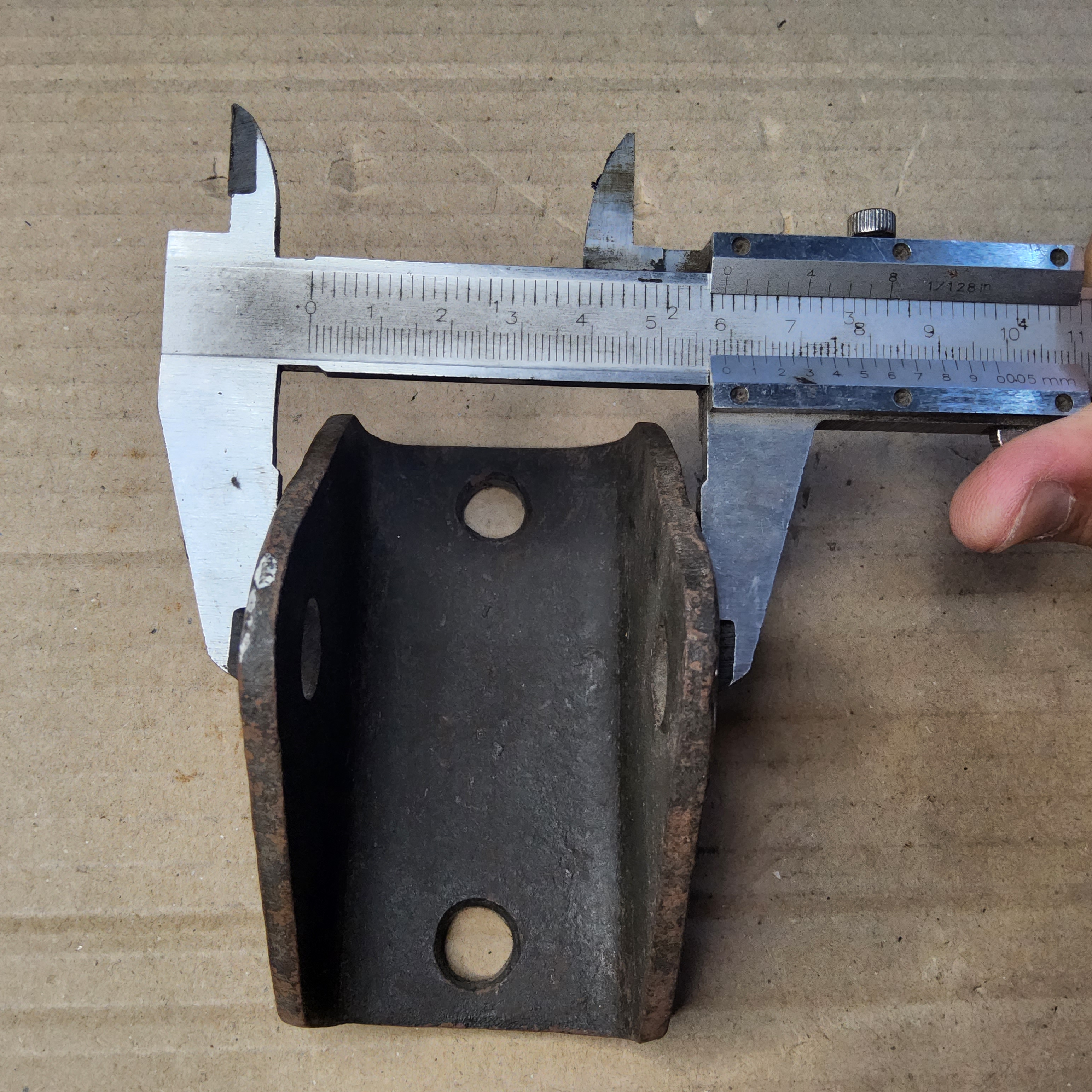 บ็อกแหนบ ติดคัดซี่ Jeep จี๊ป เล็ก วินลี่ CJ5 CJ6 CJ7 ตัวบาง [ 5 มม. ]