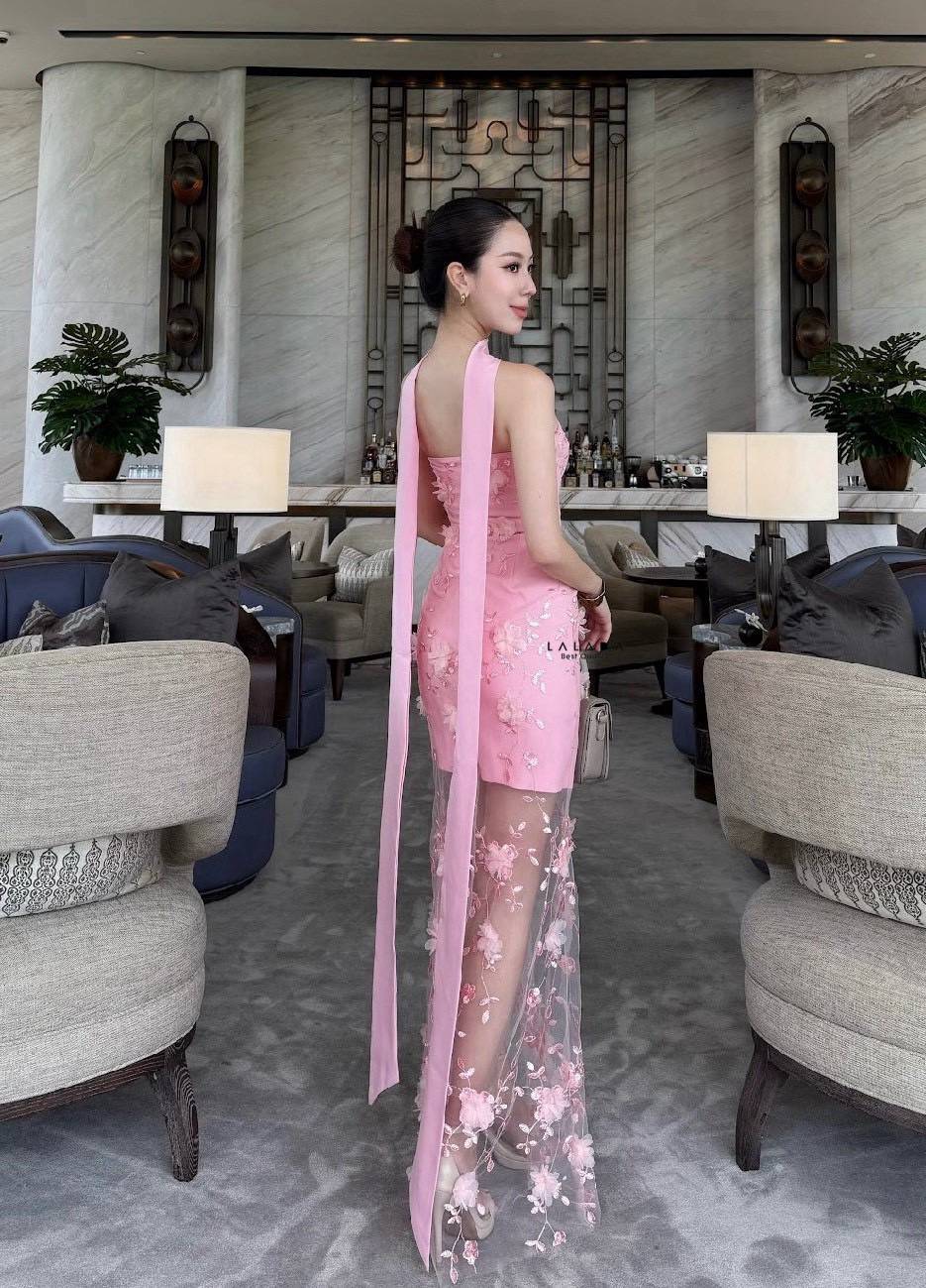 เดรสออกงานพร้อมส่งค่ะ ดีเทลเกาะอกผ้า2 ชั้นตัวในเป็นเกาะอก ด้านนอกแต่งผ้าลูกไม้ 3d สวยหรูแบบไม่ซ้ำใครงานซิปหลัง+ โชคเกอร์ที่คอ อกเสริมฟองน้ำ ตัดเย็บอย่างดีค่ะ#ชุดถ่ายรูป#งานตามหา#งานป้าย #ชุดงานแต่ง #ชุดออกงาน #ชุดไปงาน#เดรสชมพู#ชุดไปทะเล #ชุดออกงาน