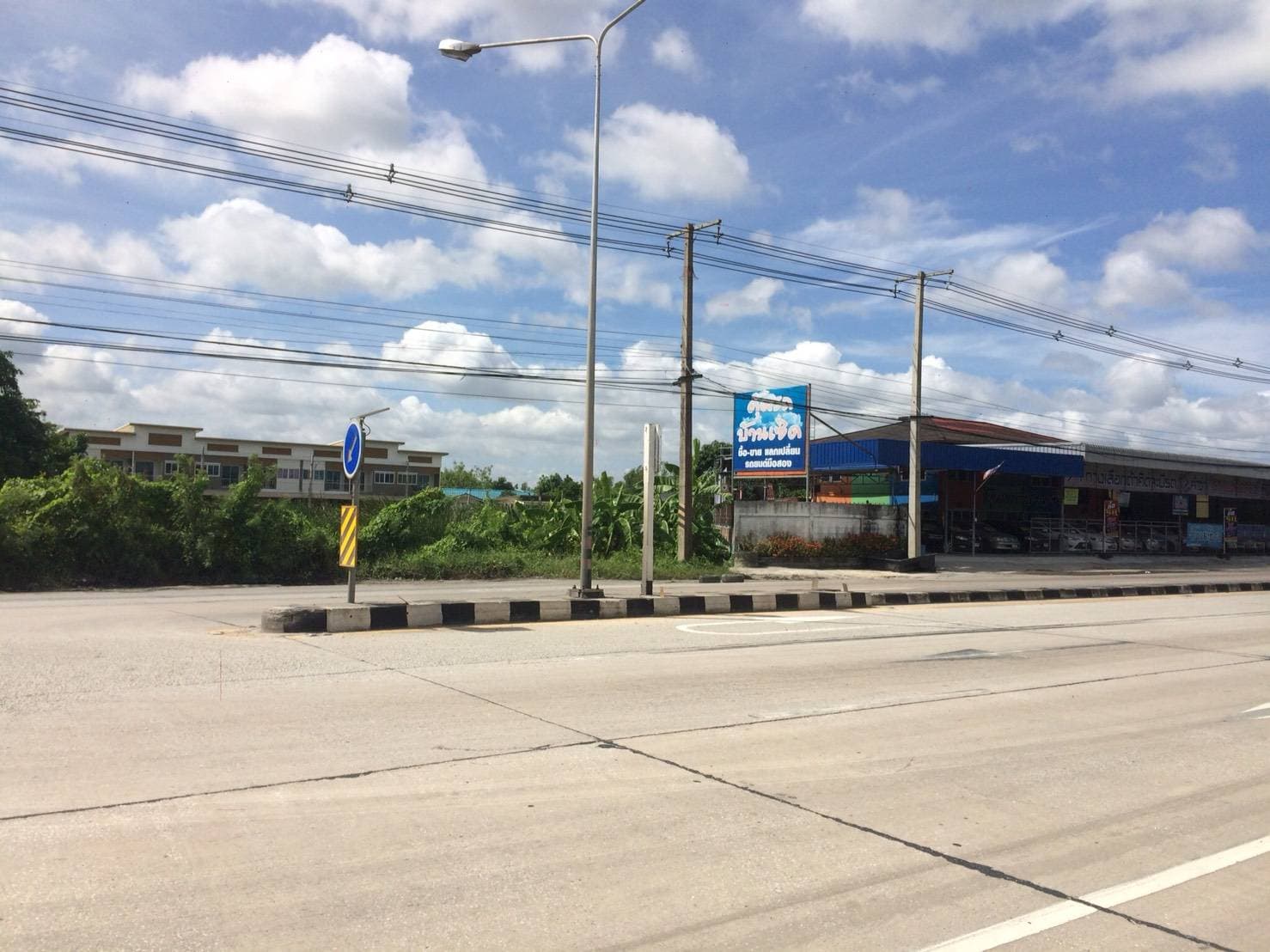 ขายที่ดินติดถนนใหญ่ศุขประยูรเหมาะแก่การทำธุรกิจพื้นที่กว้าง 2ไร่ 1งานหน้ากว้าง 55 เมตรห่างจากปั๊มพีที 134 ม. อ.พนัสนิคม จ.ชลบุรี