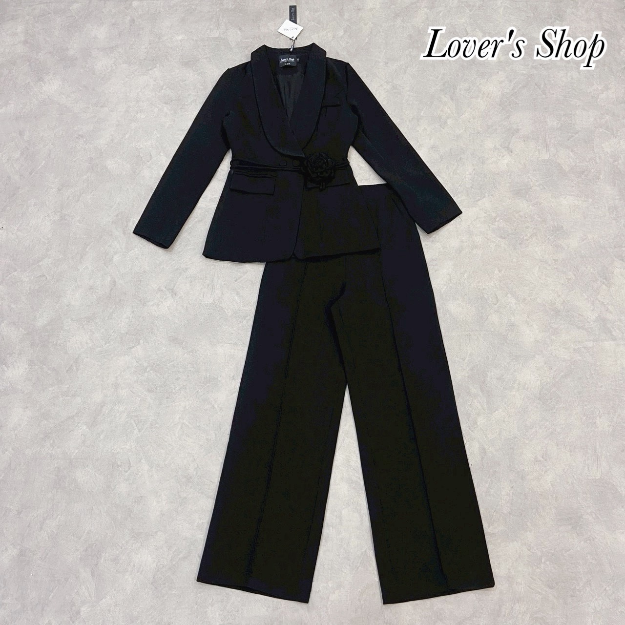 Teg : Lover’s Shop Detail : Set 3ชิ้น เสื้อสูท+กางเกงขายาว ลุคCEO เรียบหรูดูผู้ดี ได้สายคาดเอวดอกไม้ด้วยนะคะ ดีเทลเสื้อสูทกระดุมหน้า กระเป๋นเสื้อใช้งานได้ แม็ทกับกางเกงขายาว ทรงเอวสูง ซิบหลัง ทรงขากระบอกกลาง กางเกงมีกระเป๋าข้าง งานมีซับในอย่างดี ใช้ผ้าสูท