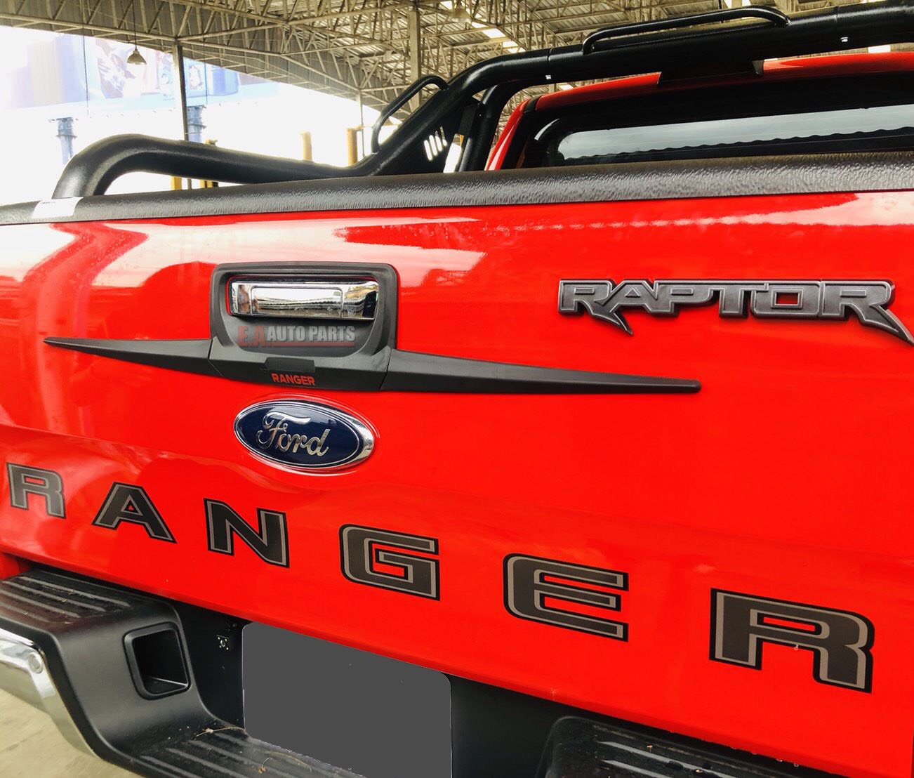 เบ้ากระบะท้ายหางดาบ ฟอร์ดเรนเจอร์ ป 2012-2019 (สีดำด้าน โลโก้ RANGER สีแดง)
