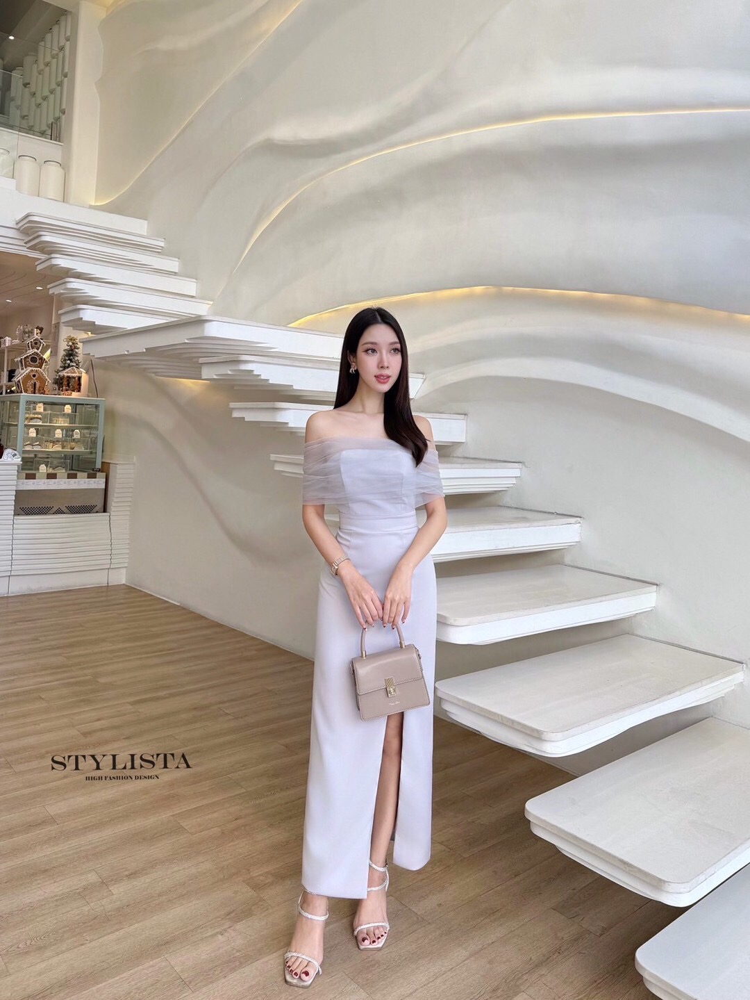 เดรสเกาะอก ผ้าซีทรูช่วงอกคลุมแขน ผ่าหน้า แนะนำเลยค่ะ ใส่ออกงานได้ตลอด ใส่สวยดูดี ใส่ออกงาน ใส่ได้หลายโอกาส จัดด่วนนนๆ ชุดสวยหมดเร็วนะคร๊า สั่งก่อนสวยก่อน