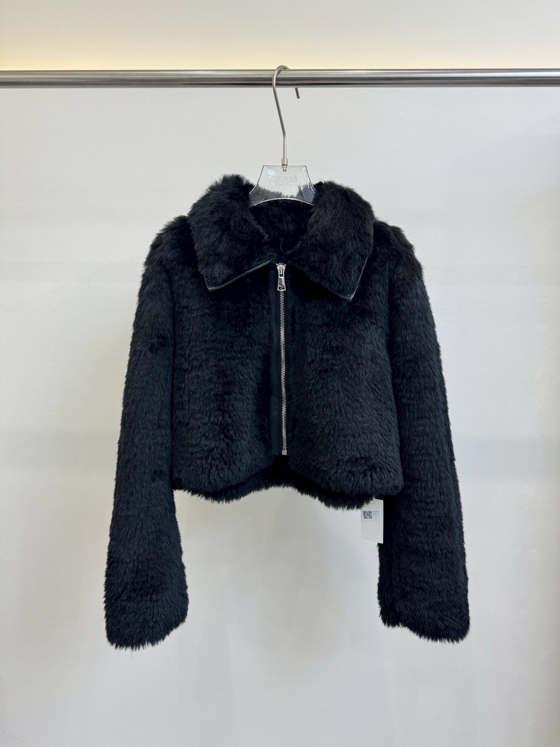 แจ็คเก๊ตเฟอร์แขนยาวคอปก ✔ ดีเทลซิปหน้ายาว ด้านในเป็นผ้าหนังกลับ ✔ ขนเฟอร์นุ่ม ใส่เที่ยวอากาศหนาวได้เลยค่า