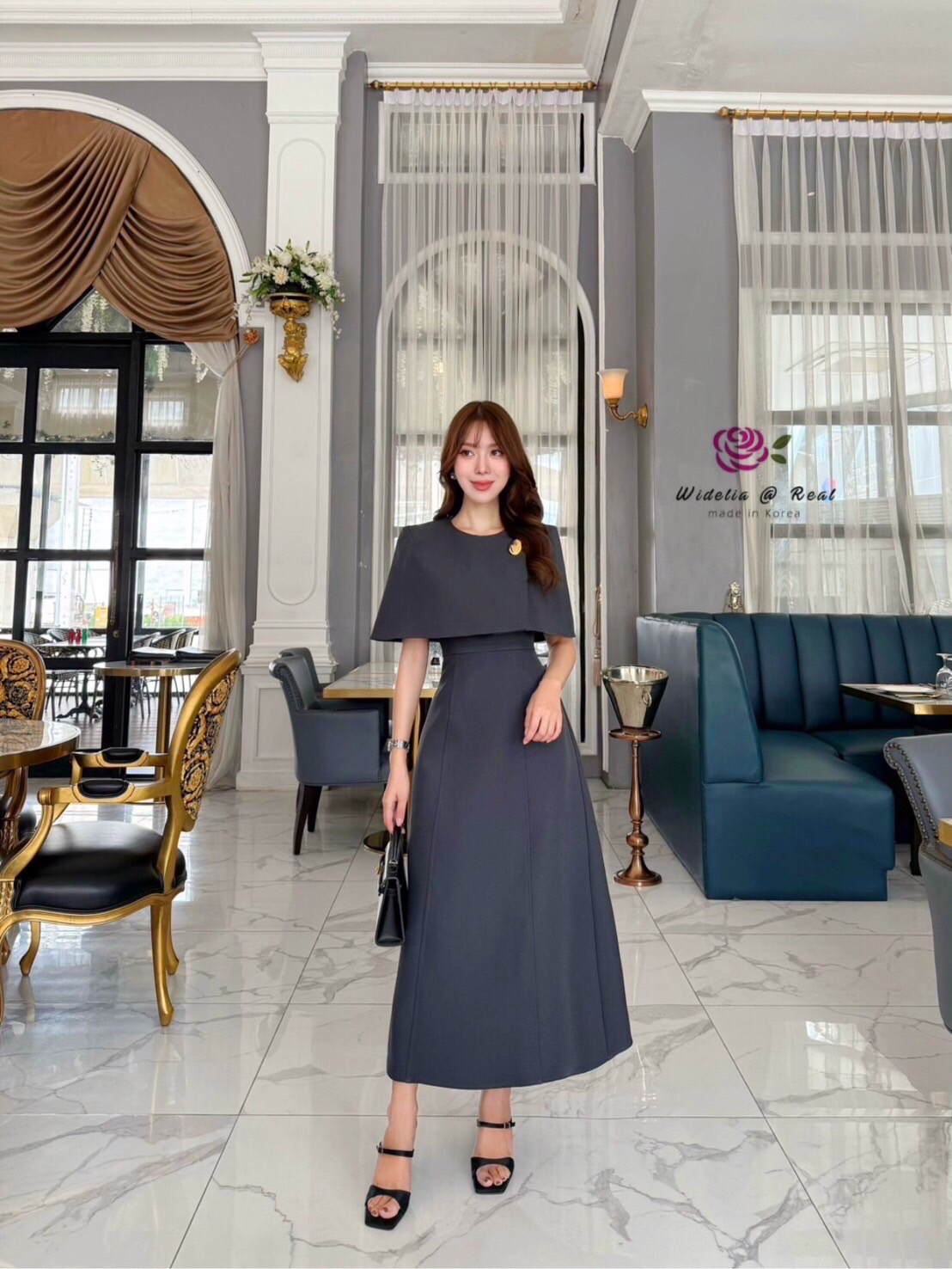 Dress เดรสตัวยาวช่วงบนทรงผ้าคลุม ไหล่เสริมฟองน้ำ อกเสริมฟองน้ำ อกแต่งกระดุมทอง ซิปหลัง งานเนื้อผ้าอย่างดีมีน้ำหนัก ผ้าไม่บาง ผ้าเรียบสีพื้น งานคัตติ้งเนี๊ยบมากๆ ทรงสวย งานเป๊ะ รับรองใส่ออกมาไม่ผิดหวังการันตีให้เลย