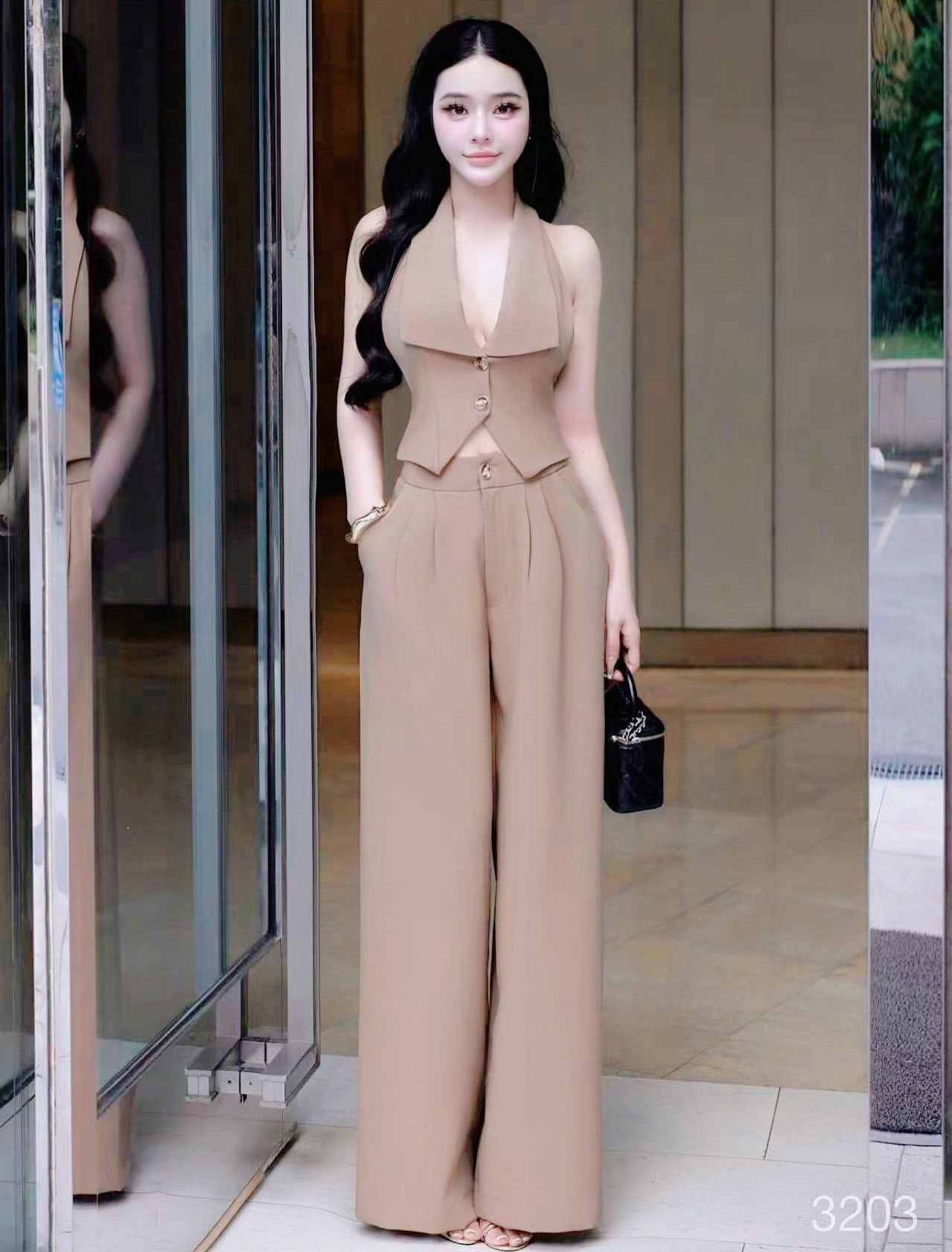 TAG:Rattana🌟PT Code:T215 Detail :: ชุดเซต เสื้อ+กางเกงขายาว เสื้อมีดีเทลแต่งกระดุมหน้า มีซับในอย่างดี เนื้อผ้าดีมากๆ มาคู่กับกางเกงขายาวทรงสวยมาก กางเกงมีซิบด้านหน้า ใส่เที่ยว ร้านกาแฟ ใส่ทำงาน แนะนำเลยคร้า ต้องมีเก็บนะชุดนี้ ช้าหมดก่อนนะบอกเลย ห้