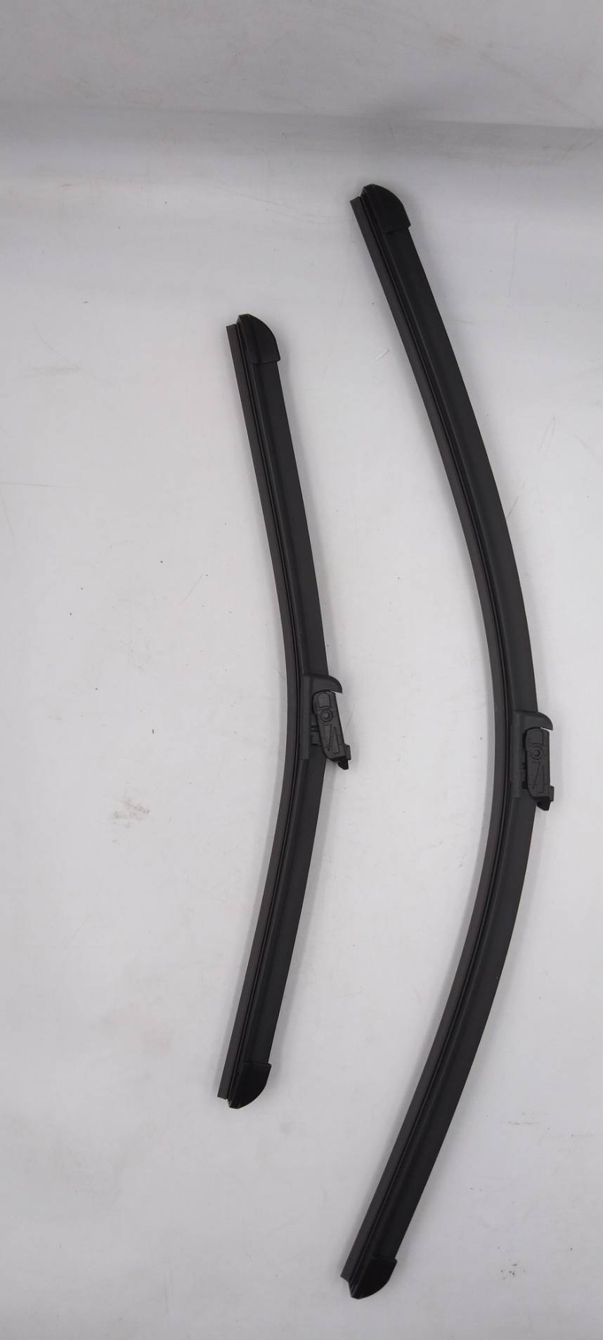 ใบปัดน้ำฝน ชนิดซิลิโคน 24-26 " HONDA Civic fd , Brio 11>18, City 03>08, Jazz 02>13, Fit , mazda 2( de ) 07>, nissan Navara [ D4D ] 05>07 , Ford range / Wildtrak , toyota altis (e120)01>07 , vios 07> , yaris 07> , ขนาด 24 × 26
