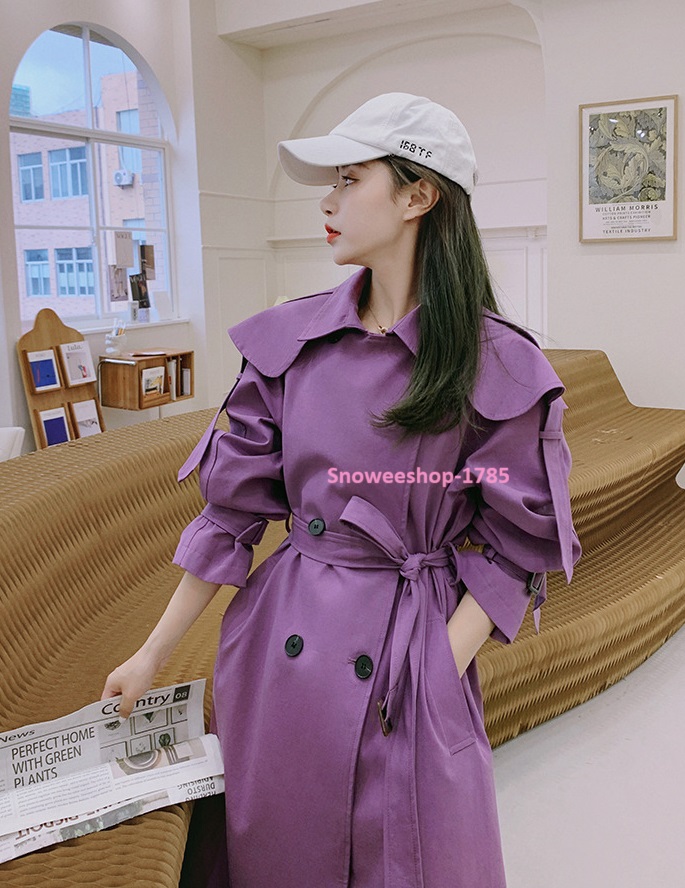 Women's Trench Coats เสื้อโค้ทตัวยาวสำหรับผู้หญิงสีมาใหม่ไม่ซ้ำใคร เหมาะสำหรับอากาศหนาวฤดูใบไม้ผลิและฤดูใบไม้ร่วง แต่งปกคอสไตล์ใหม่ปกบานพร้อมบั้ง กระดุมสองแถว มาพร้อมเชือกผูกเอวเพิ่มความสลิมเข้ารูป เสื้อโค้ทใส่ไปเที่ยวต่างประเทศ