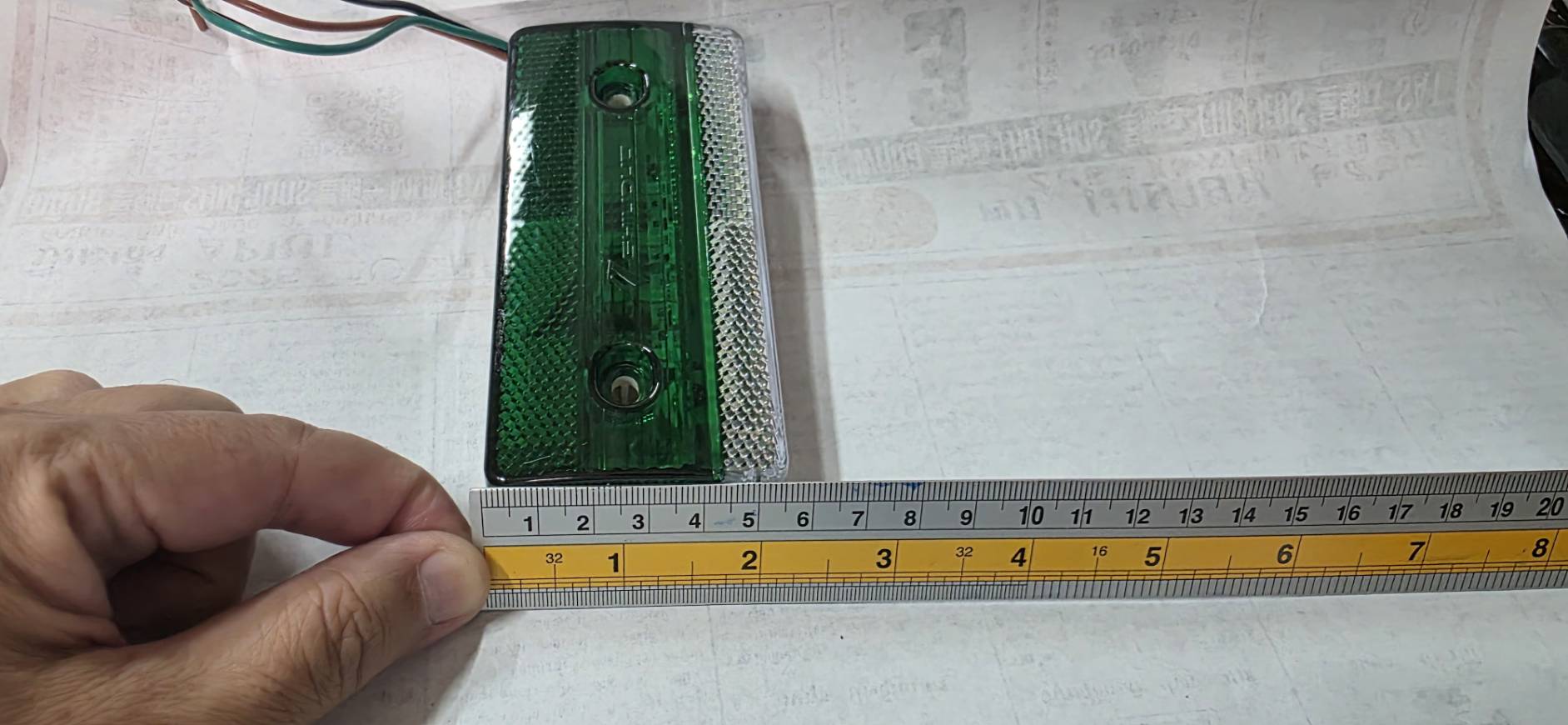 ไฟหลังคา ไฟสัญญาณ ไฟราวข้าง กลม 12V สี่เหลี่ยม ขนาด ยาว 12 กว้าง 5.5 หนา 2.5 ซม. สีเขียว ไฟ 2 สเต็ป ข้างละ