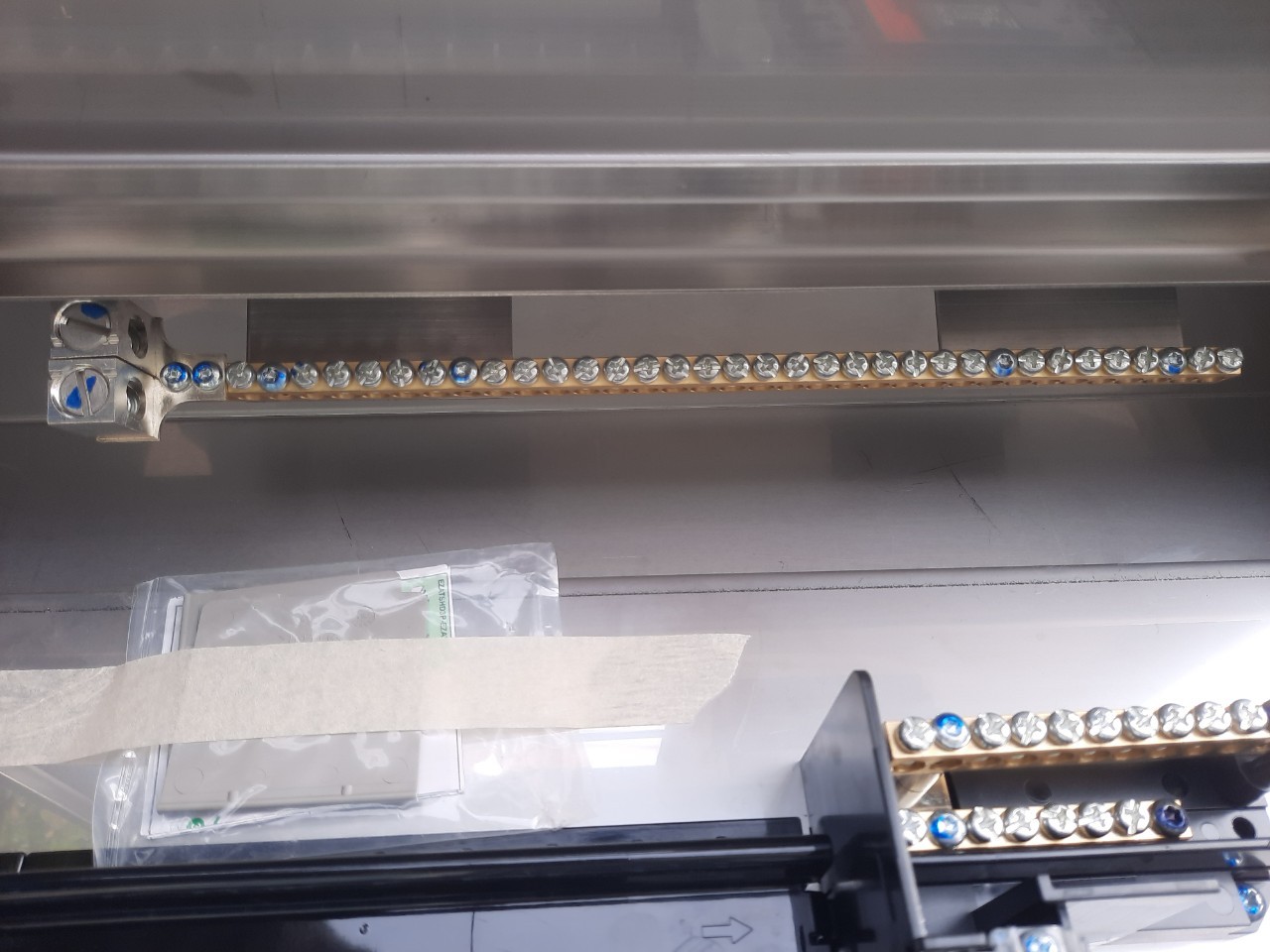 LOAD CENTER 100A ตู้สแตนเลส 304 มีหลังคาสโลป W450xH650xD152mm. (30ช่อง)