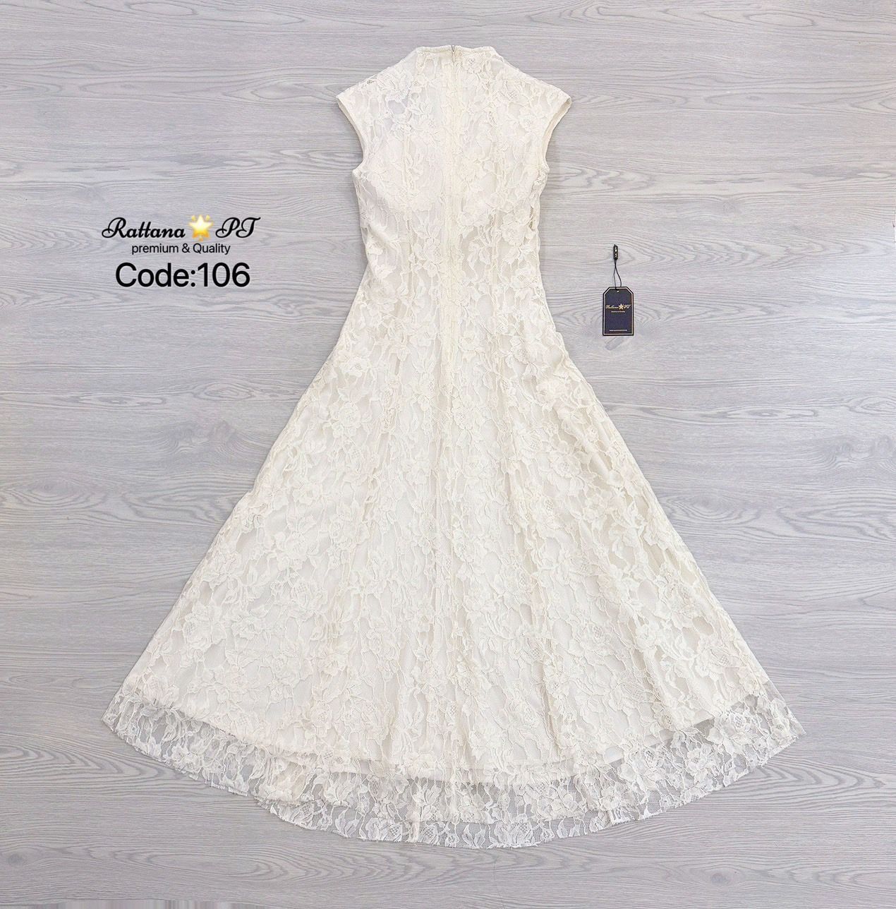 เดรสยาวลูกไม้ทั้งชุด ทรงสวยมาก ละมุนที่สุด เรียบหรูดูดี จะใส่ออกงาน งานบวช งานแต่ง ใส่แล้วดูงามสง่า เนื้อผ้าดีมากชุดมีซับใน หน้าอกมีฟองน้ำ มีซิบด้านหลัง ✨✨✨