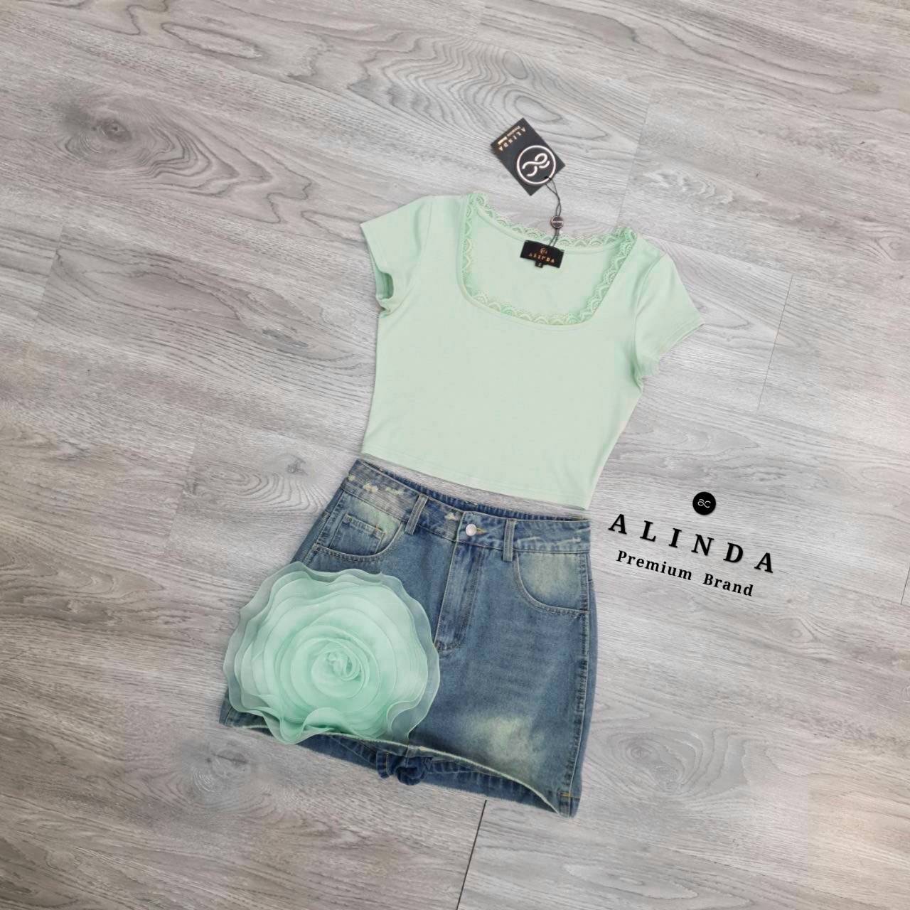 ชุดเซ็ทน้องกุหลาบสีมินท์สุดฮอตเข้าแล้วนะค้าา ชุดนี้ต้องทันนะคะ ชุดนี้ตัวเสื้อเป็นเสื้อยืดทรงมินิครอปแขนเต่อคอเหลี่ยม ผ้าเนื้อนิ่มมากค่ะ ใส่สบายเข้ารูปพอดีตัว #งานป้าย #alinda #ชุดเซ็ท #งานป้ายอลินดา #งานป้ายalinda #งานป้ายผ้าทอ #ชุดเซ็ทสวย #เดรสสวย #เดรสย