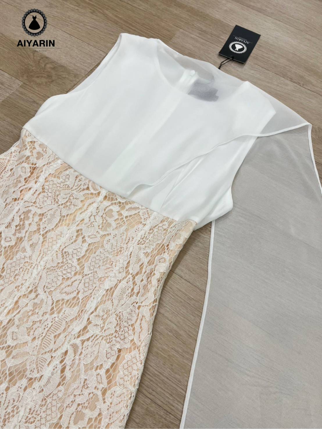 Brand : aiyarin Detail : เดรสผ้าลูกไม้ปักดอกไม้ฉลุทั้งชุดตัดสีของชุดด้วยผ้าลูกไม้สีขาวสวยซับในสีครีมดูลูกคุณมาก เดรสผ้าลูกไม้เนื้อดีลายลูกไม้ฉลุดอกไม้สวยไฮโซ