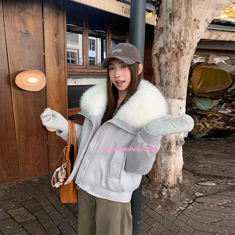 แค่ใส่ก็ได้ลุค “Luxury Winter Girl” แจ็คเก็ตดาวน์ปกขนเฟอร์ ทรงโอเวอร์ไซส์สุดเก๋ กันหนาวติดลบได้จริง ใส่ถ่ายรูปก็สวยปัง! มี 6 สี เลือกแมทช์ได้ทุกสไตล์