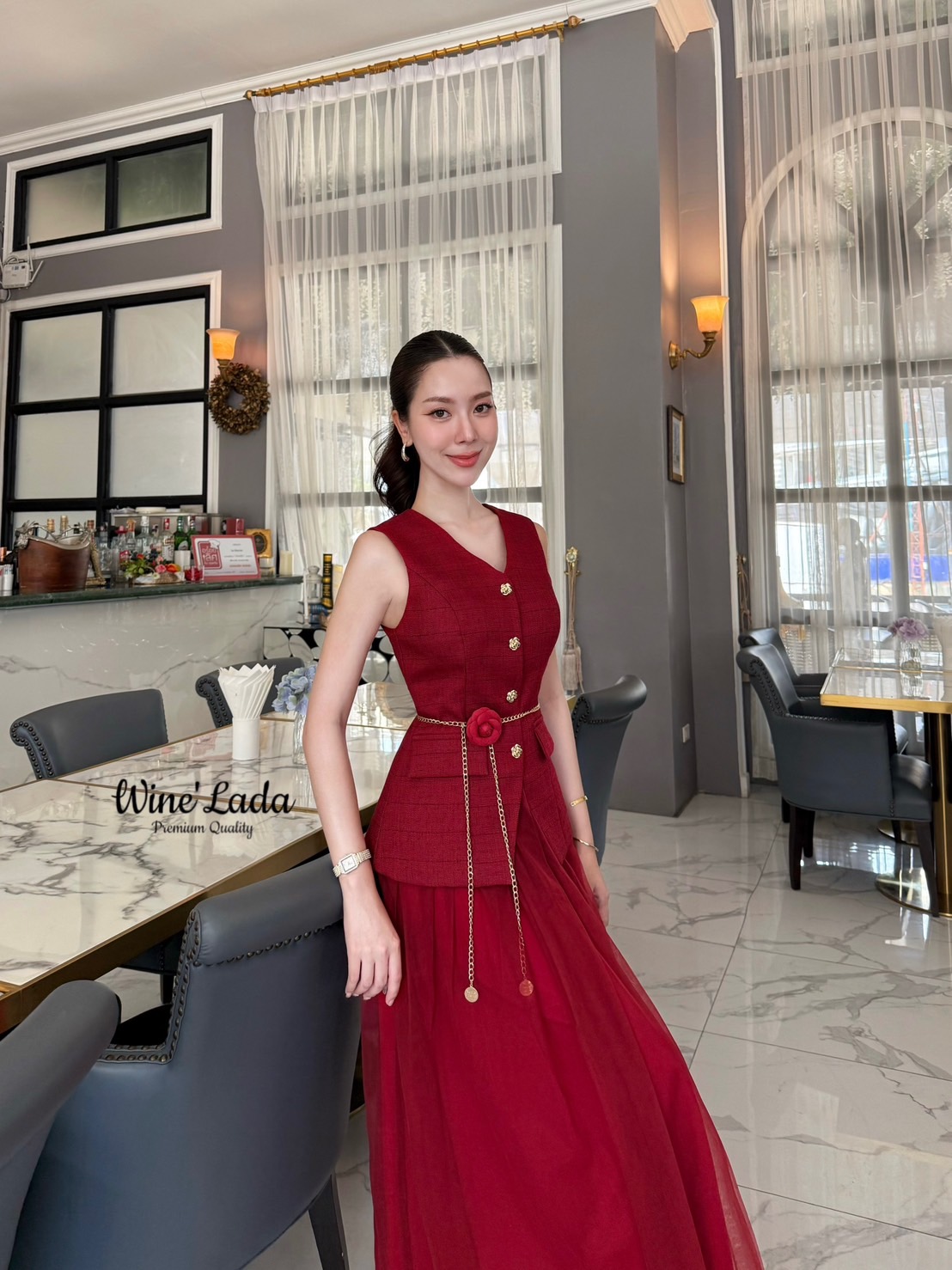 Set 4 Pcs. เช็ทเสื้อแขนกุดกระดุมหน้า เนื้อผ้ามีเทคเจอร์ มาพร้อมกระโปรงมุ้งสีเข้าเซ็ท มีเข็มกลัดดอกไม้และเข็มขัดโซ่ เพิ่มความลัคซู ทรงสวย เป๊ะ สวยหรู ดูแพง มากค่ะ ใส่แล้วผอมเพียว ซับในทั้งตัว เนื้อผ้าใส่สบาย สายลัคซูรี่ ต้องมีติดตู้ ใครได้ลองแล้วจะหลงรักค่
