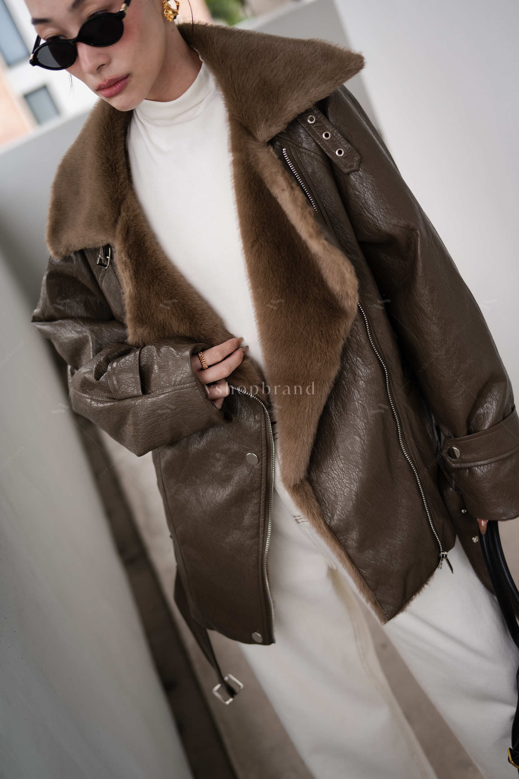 แจ็คเก็ตหนังแขนยาวปกขนเฟอร์ + เข็มขัด
