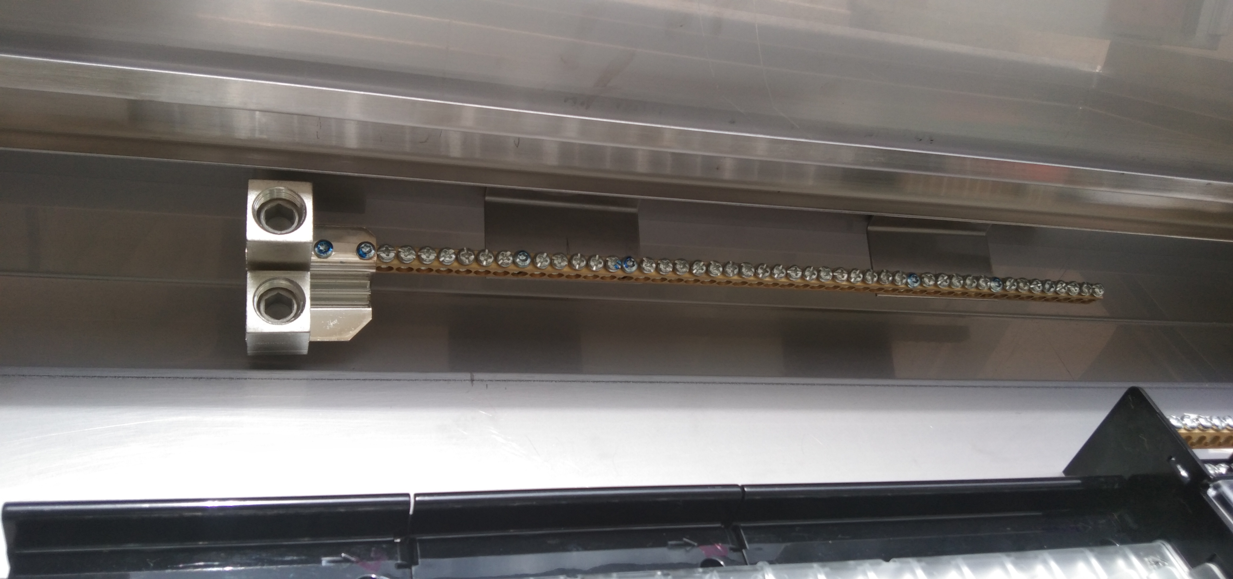 LOAD CENTER 250A ตู้สแตนเลส 304 มีหลังคาสโลป W450xH1050xD152mm. (42ช่อง)