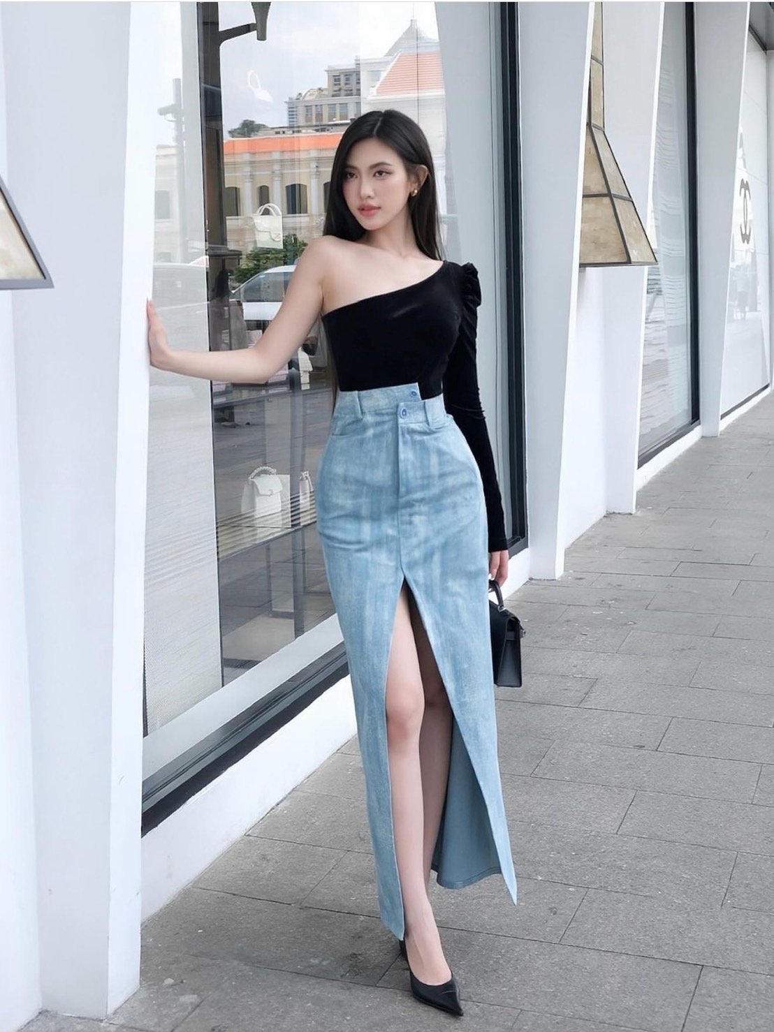 Teg : Lover’s Shop Brand : LV. Detail : Set.2ชิ้น เสื้อ+กระโปรง ตัวเสื้อเป็นทรงแขนเดี่ยว ดีเทลจับจีบยกไหล่ เสื้อเป็นผ้ายืดตามตัว มาพร้อมกระโปรงทรงผ่าหน้า ลุคเปรี้ยวแซ่บ ดูดีมากๆค่ะ ใส่ออกงาน ดินเนอร์ นัดทานข้าว ใส่เที่ยว เดินห้าง ได้หลายโอกาศ แยกแม็ทได้ค่