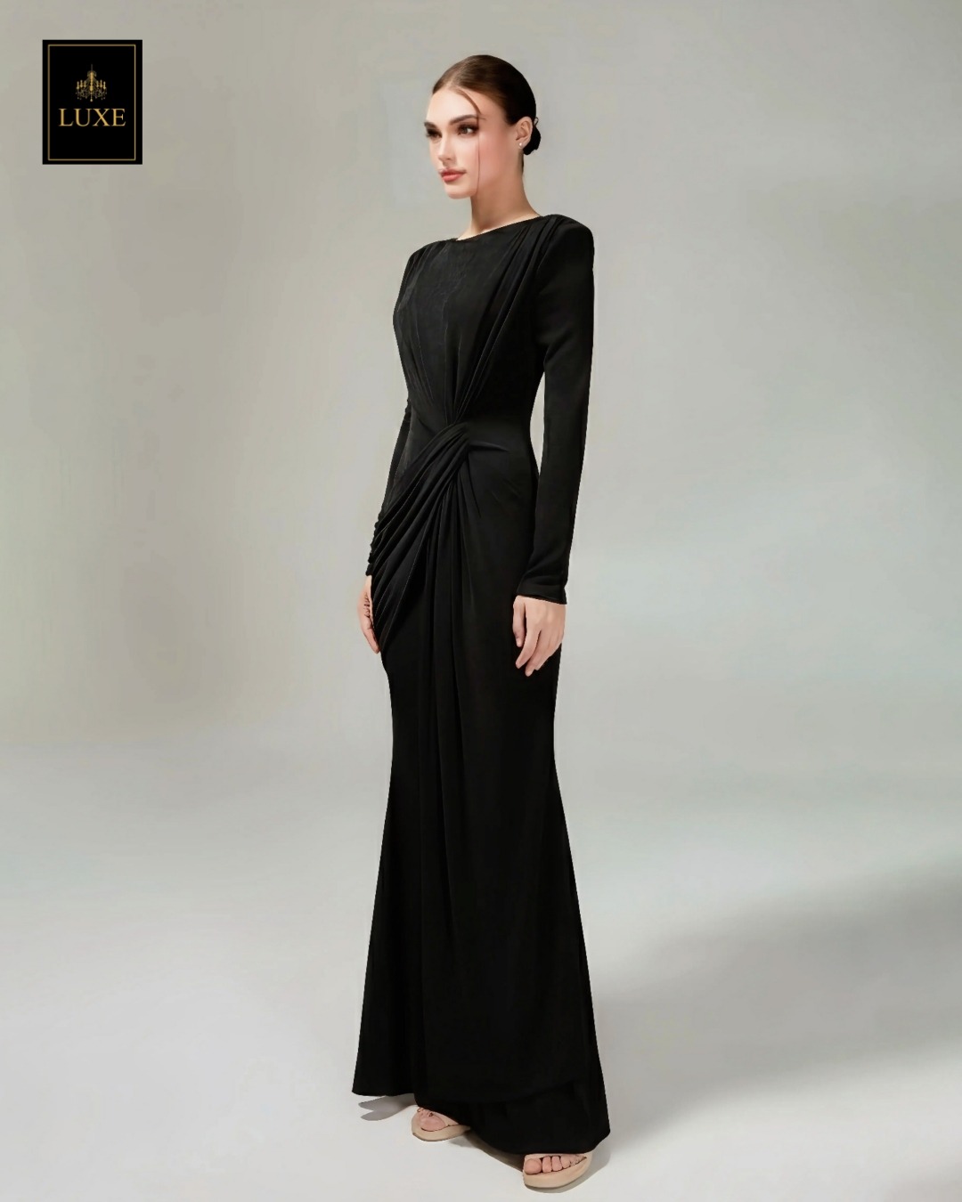 Label : LUXE ☑️แม็กซี่เดรสเสื้อคอกลมแขนยาว เสริมไหล่ กระโปรงยาวคลุมข้อเท้า ☑️ดีเทลจับเดรปและผูกผ้าที่เอว ปล่อยชายกระโปรงลงมาด้านหน้า ☑️ทำจากผ้าคอตตอนโพลีเอสเตอร์ผสมสแปนเด็กซ์ เนื้อนุ่ม ยืดหยุ่นได้สูง ใส่สบายค่ะ