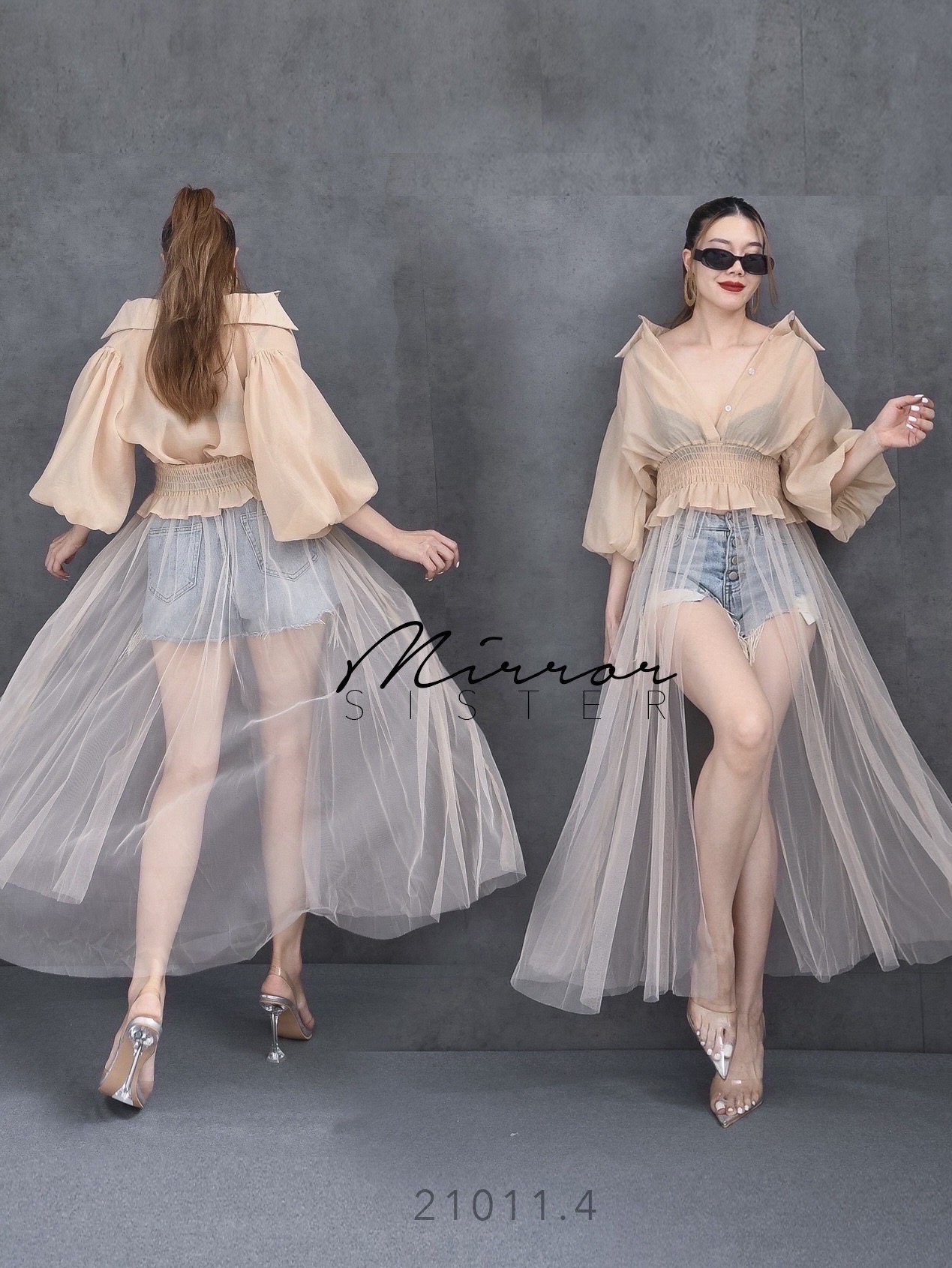 MiRRoRSiSTER's MaRGieLá GRaND SHiRT•• เสื้อเชิ้ตแขนพอง ตัวยาววววว... ดีเทลน่ารักเว่อร์วัง ช่วงบนเป็นแพทเทรินเสื้อเชิ้ตแขนfluffyน่ารัก มีกระดุมเปิดปิดได้ถึงช่วงอก เข้ารูปที่ช่วงเอวสม็อคจับย่นระบาย ต่อช่วงล่างชายมุ้งทรงบานนน ใส่แล้วน่ารัก เก๋ตะโกน ใครใ