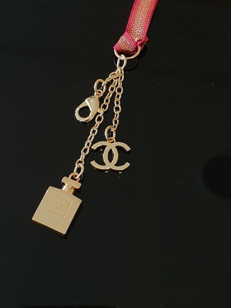 พวงกุญแจรถกุญแจบ้านไฮโซหรูแบรนด์เนมชาแนลพรีเมี่ยมกิ๊ฟสีทอง CHANEL KEY CHAIN VIP