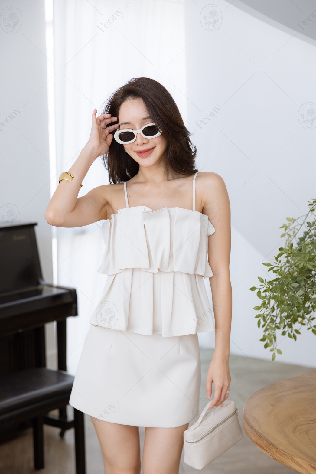 ชุดเซต เสื้อสายเดี่ยว เย็บจับจีบเครป ตัวสายปรับระดับได้มีซิปด้านหลัง แมทมาพร้อมกระโปรงสั้น ซับในเป็นกางเกง คอมพลีทลุ๊คสวย ได้ทุกโอกาส #งานป้ายpeony #ชุดสวย #ชุดไปเดท #ชุดเซ็ต #ชุดทำงาน #เสื้อกั๊ก #เสื้อสายเดี่ยว #ชุดออกงาน #กางเกงขายาว