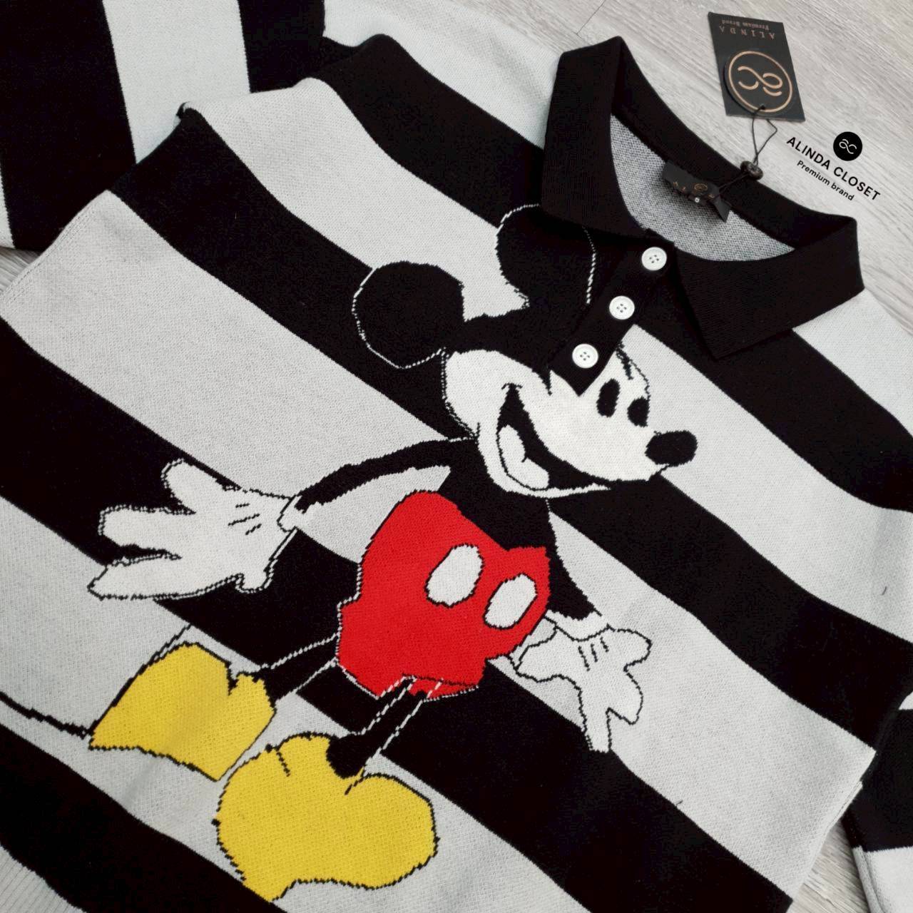 Tag : ❥𝐀𝐋𝐈𝐍𝐃𝐀 Code : #LE08711 Detail : ชุดเซ็ทเสื้อไหมพรมแขนยาวคอปกลายทางสีดำเทา ลายน้องมิคกี้สุดน่ารัก เนื้อผ้าดีมาก ใส่อุ่น ไม่คัน ทรงหลวมใส่สบายมากค่ะ มาพร้อมกับกระโปรงกางเกงสั้นสีเทาผ้าวอร์มเนื้อน