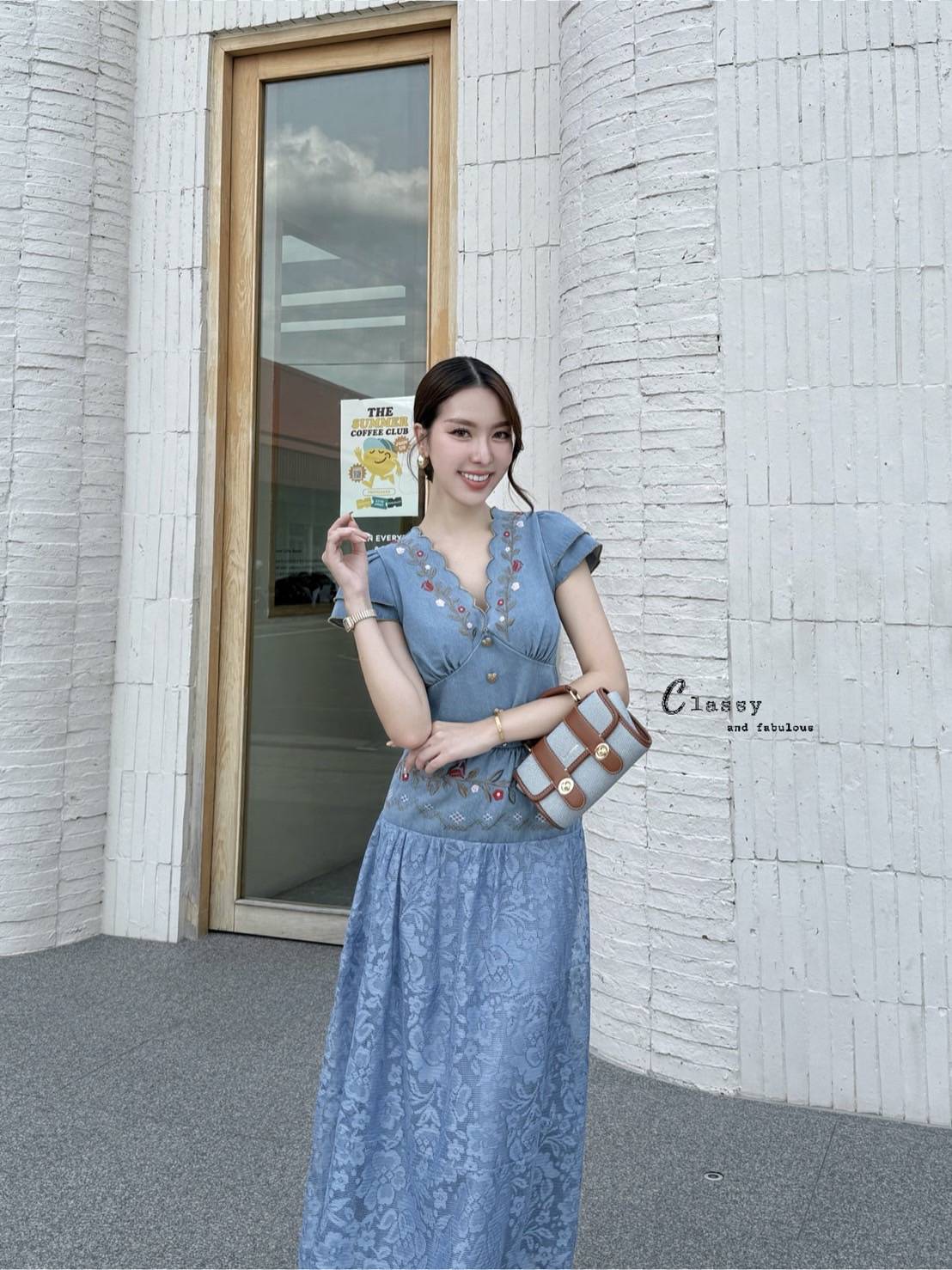 Set 2 ชิ้น เสื้อคอวีแขนสั้นระบาย2 ชั้น + กระโปรงยาวผ้ายีนส์สลับลูกไม้ทั้งชุดปักด้วยลายดอกไม้สวยทั้งเสื้อและกระโปรง