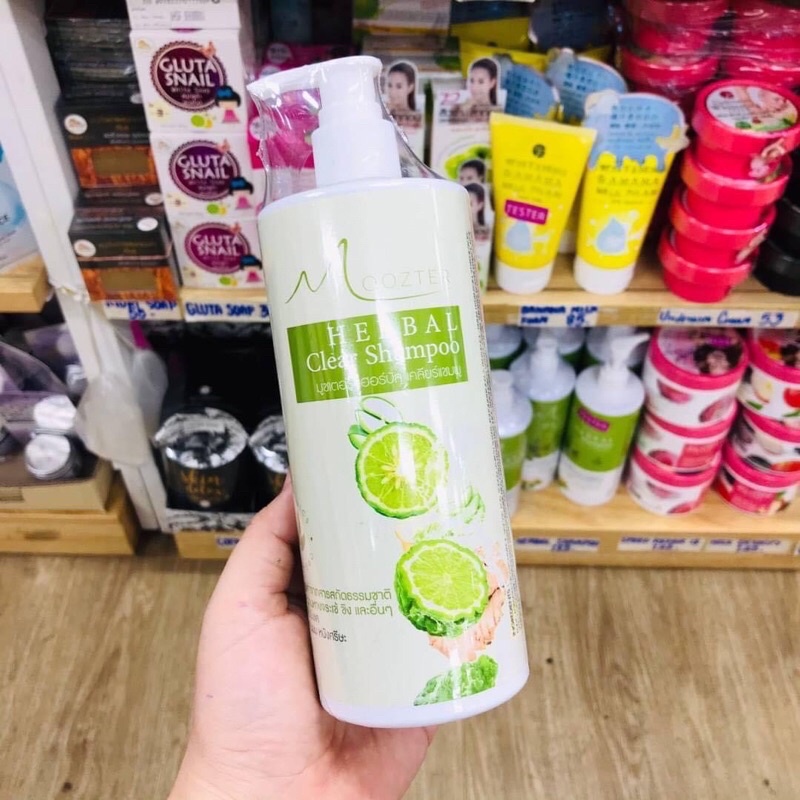 แชมพูสมุนไพร ขจัดรังแค สูตรเย็น 300 ml Moozter Herbal Clear Shampoo Anti dandruff