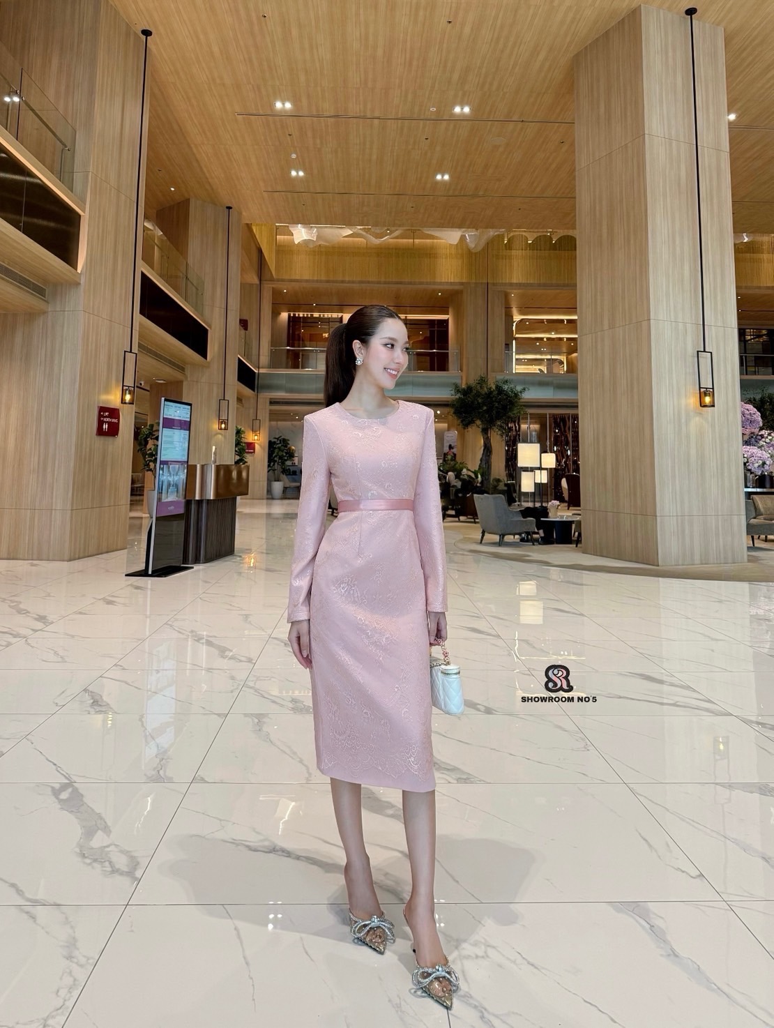 เดรสลูกไม้สีชมพูอัดกาวแขนยาว บุซับในทั้งชุด ซิปหลัง (S - 3XL)