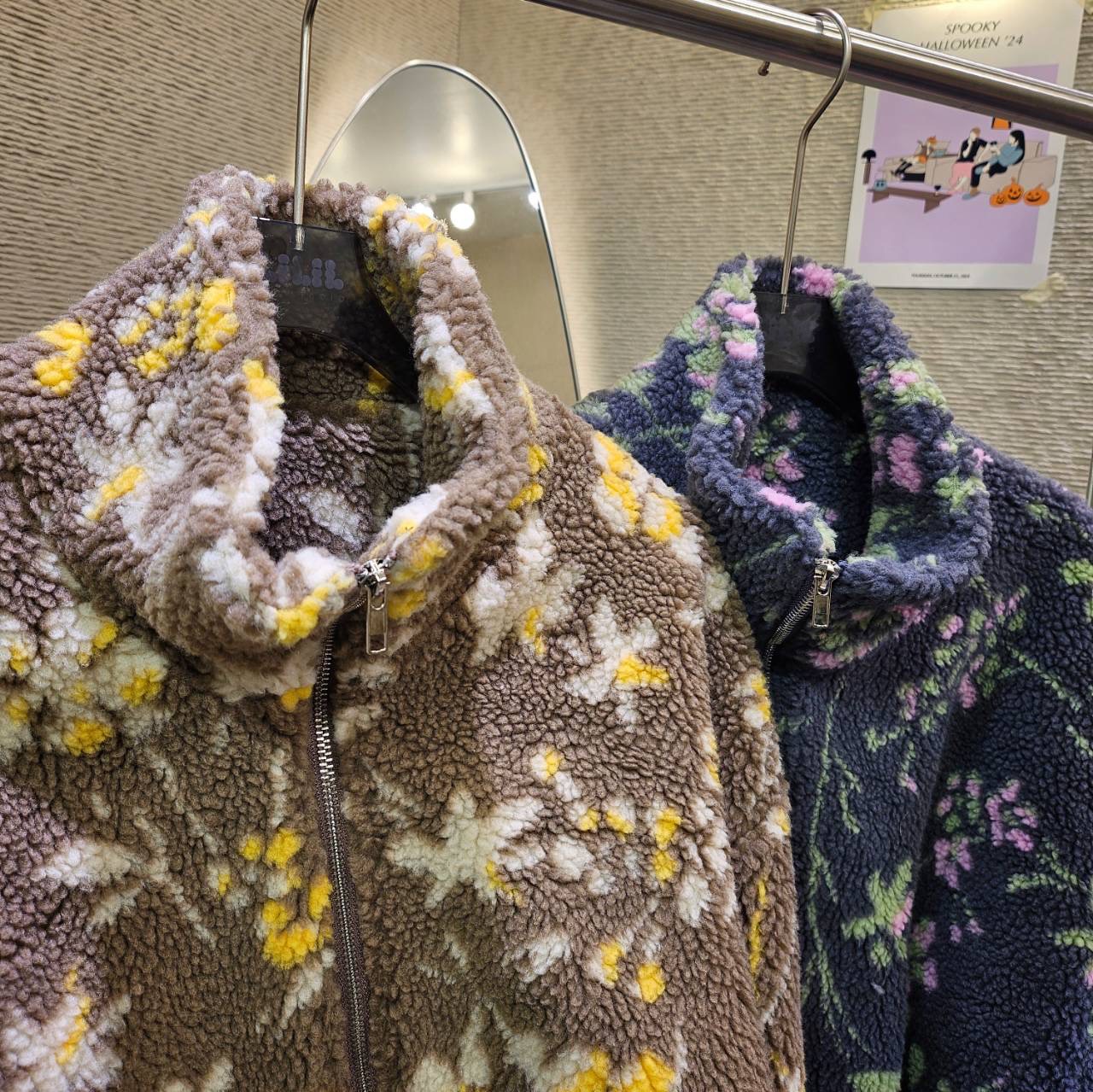 เสื้อกันหนาว งานเสื้อขนแกะลายดอกฮิปๆ น้ำหนักเบา กระเป๋าข้างซิปหน้ารูดสุดถึงคอ เข้าใจนักเดินทางสุด ห้ามพลาดค่ะ