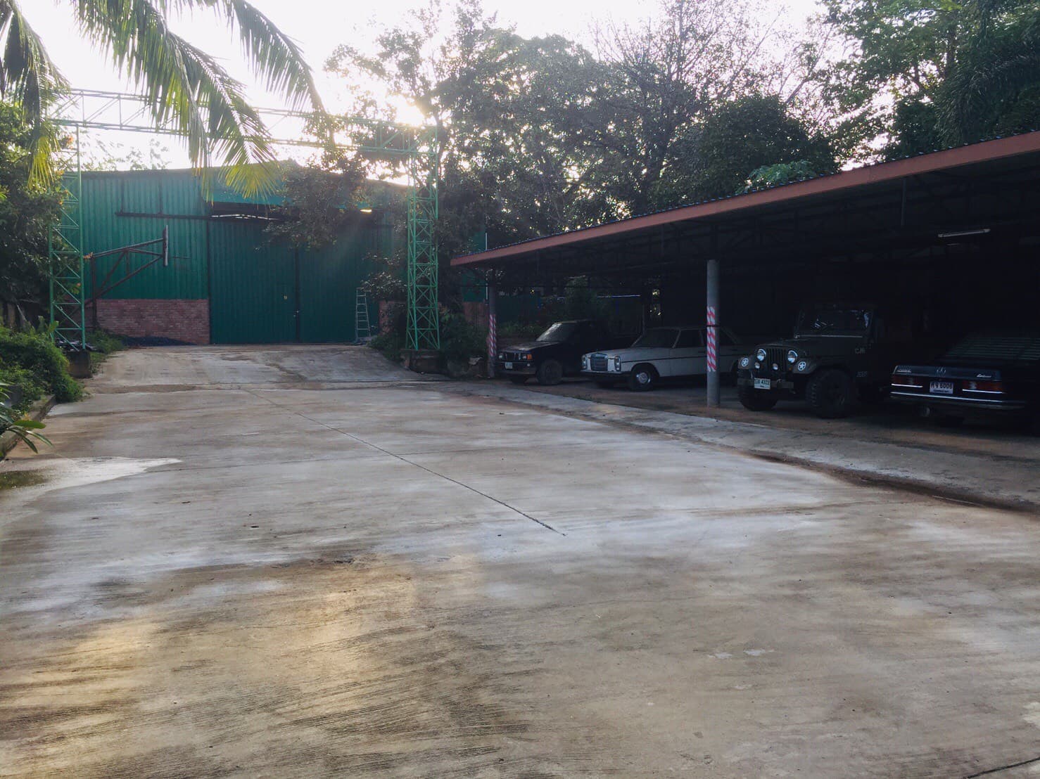 ขายที่ดินพร้อมสิ่งปลูกสร้างราคาถูกอ.หาดใหญ่ใกล้ตลาดสดบ้านพลุห่างจากธกส.สาขาบ้านพลุ320เมตรการเดินทางสะดวกสบายเหมาะแก่การทำธุรกิจ