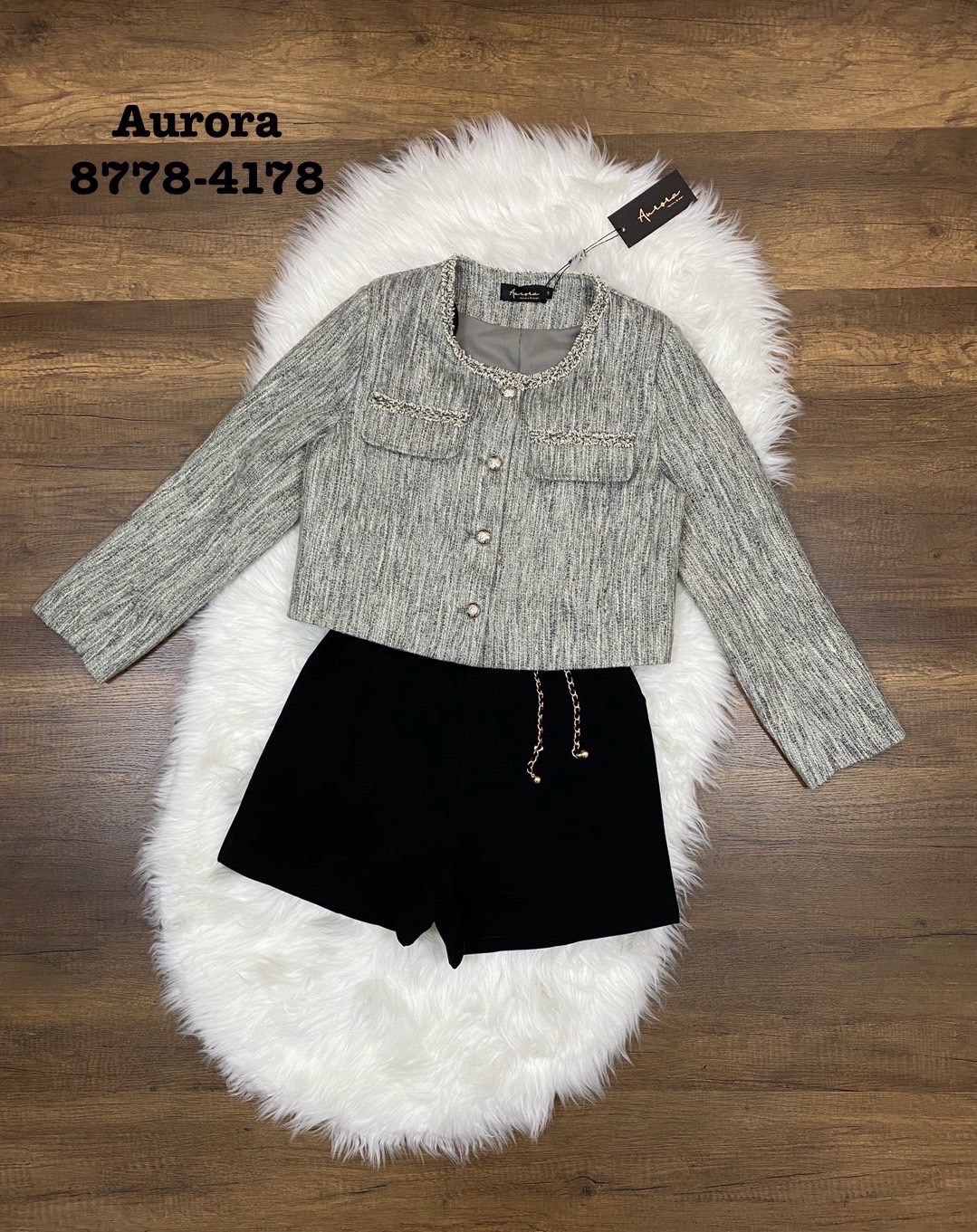 Label :: AURORA by RAMI-PAPHA Setเสื้อทวิสสีสันเรียบหรูหรา สวยสะดุดตา งานมีเทคเจอร์ในตัว ด้านหน้าแต่งกระดุมใช้งานได้จริง ช่วงไหล่เสริมฟองน้ำเพื่อทรงสวย มีซับใน