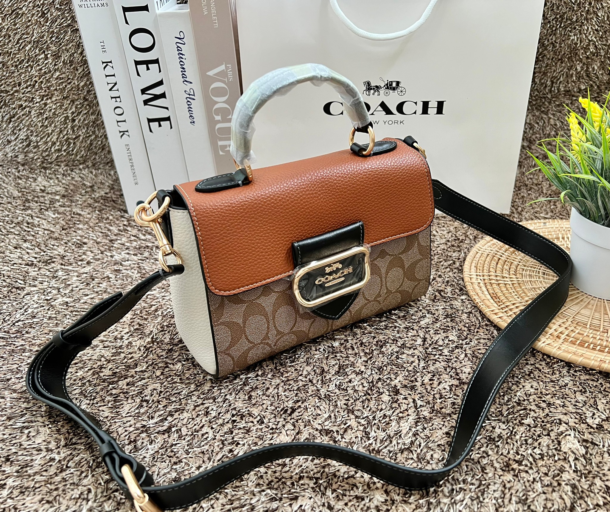 กระเป๋าสะพายไฮโซเรียบหรูดูแพงแบรนด์เนมโค้ชขนาด 8.5 นิ้ว หนังแท้ Coach Morgan Top Handle Satchel ((CE569//CF321//CF322))