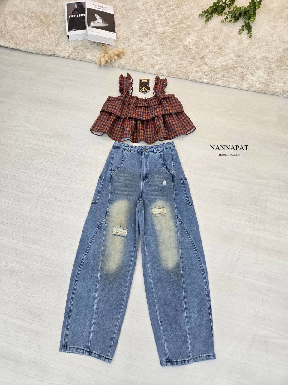 set เสื้อทรงน่ารัก ผ้าลายสก็อตสวย +กางเกงยีนส์แท้ฟอกสนิมอย่างสวย ทรง Barrel สุตฮอต แต่งขาดเท่ๆ อีกมิติของสาวเท่ ต้องได้ต้องโดนนะคะ 🥰🥰🥰