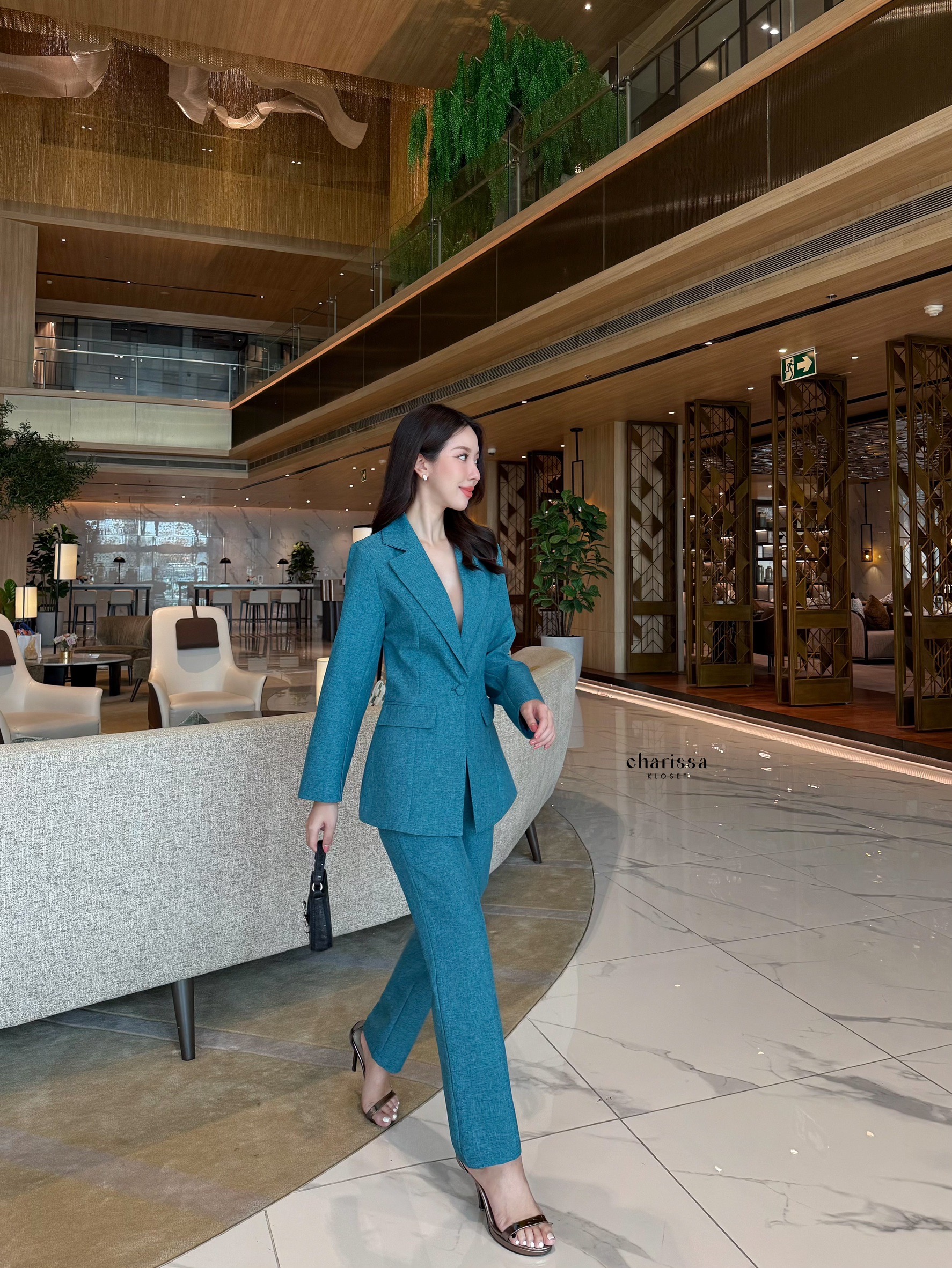 สูทเรียบหรู สวยคลาสสิคแมทซ์ง่ายใส่สบาย คล่องตัว